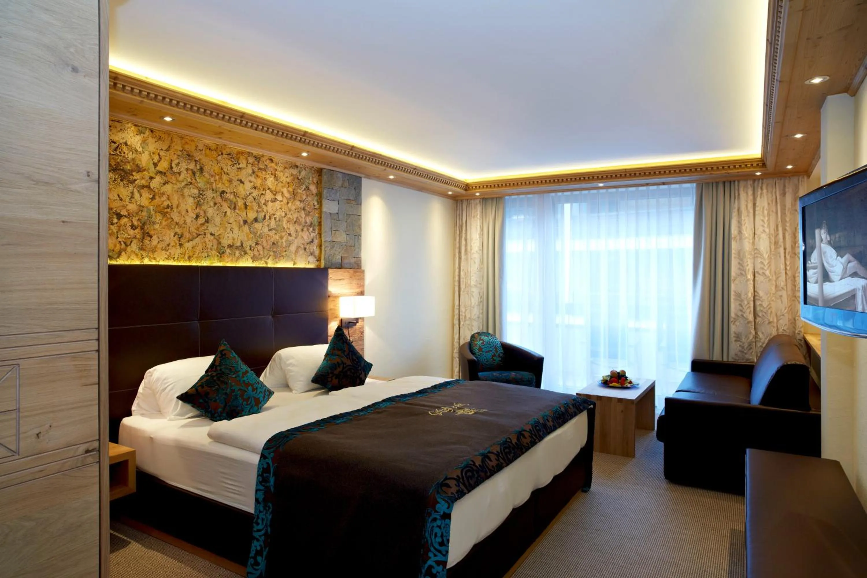 Photo of the whole room, Bed in Hotel Tirol