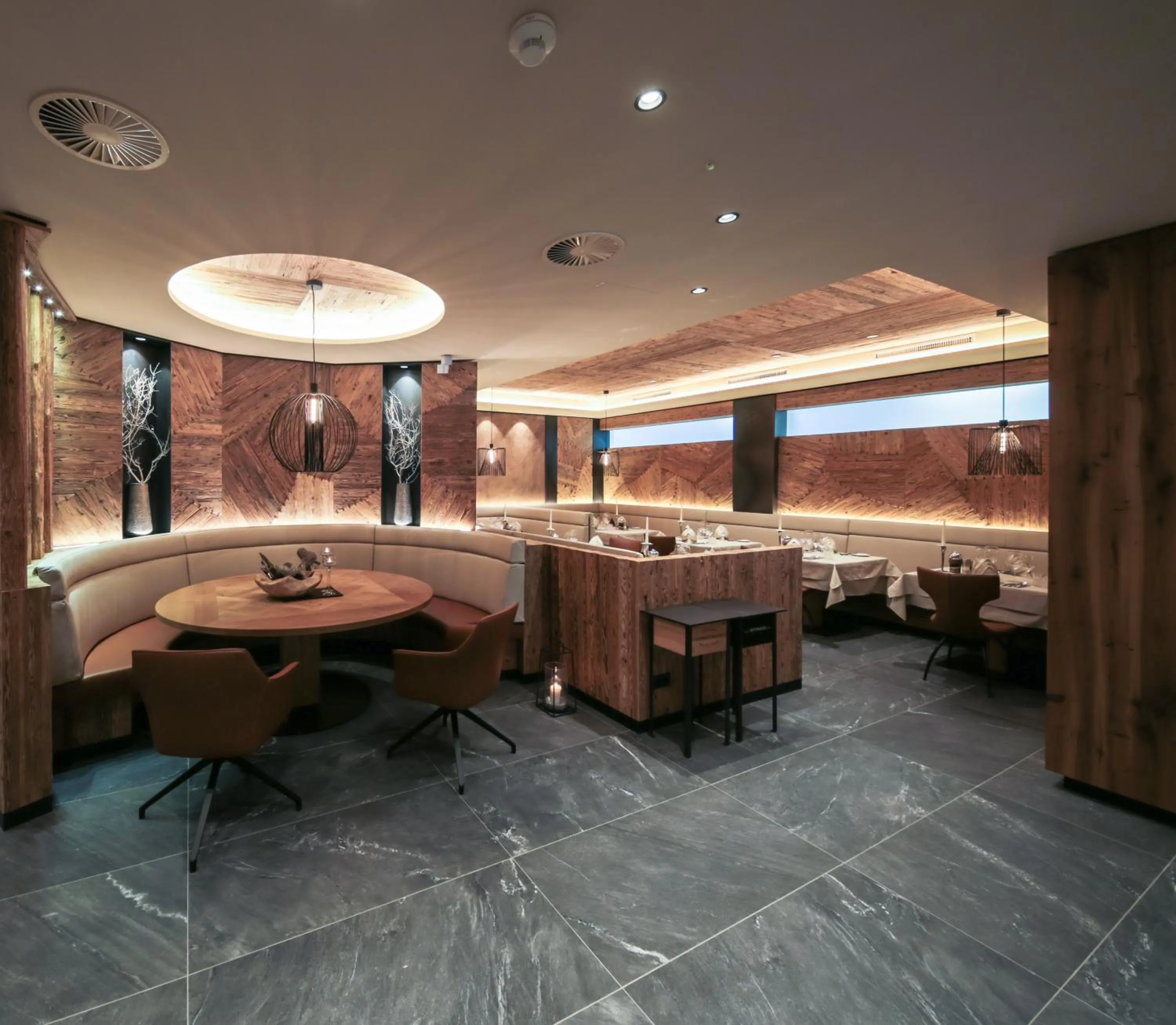 Restaurant/places to eat in Hotel Tirol