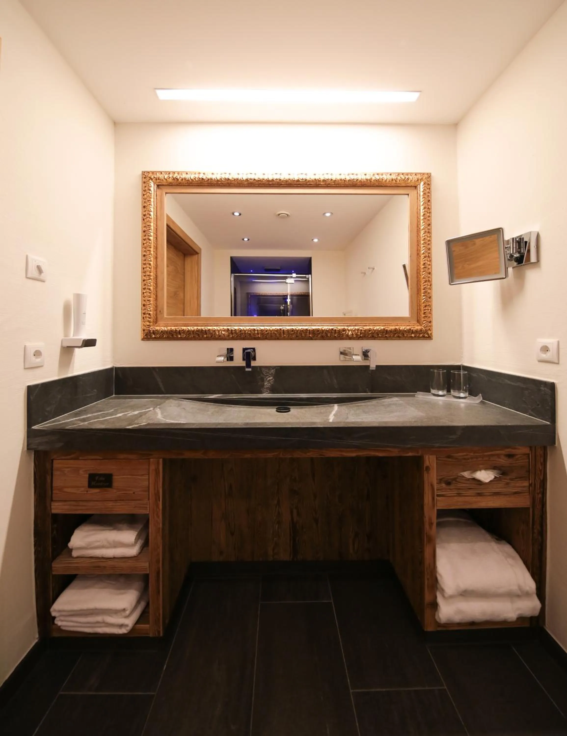 Decorative detail in Hotel Tirol