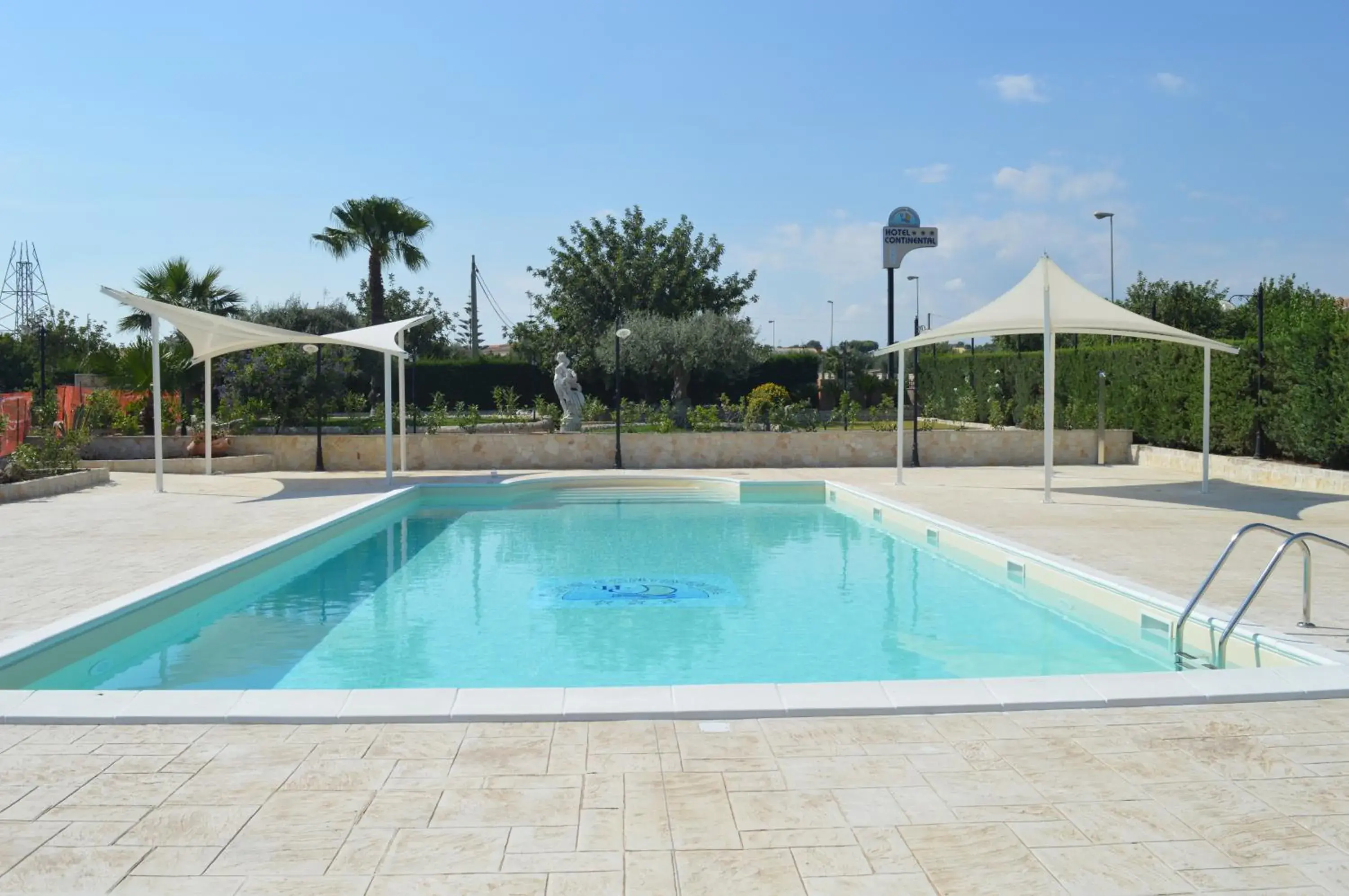 Swimming Pool in Hotel Continental