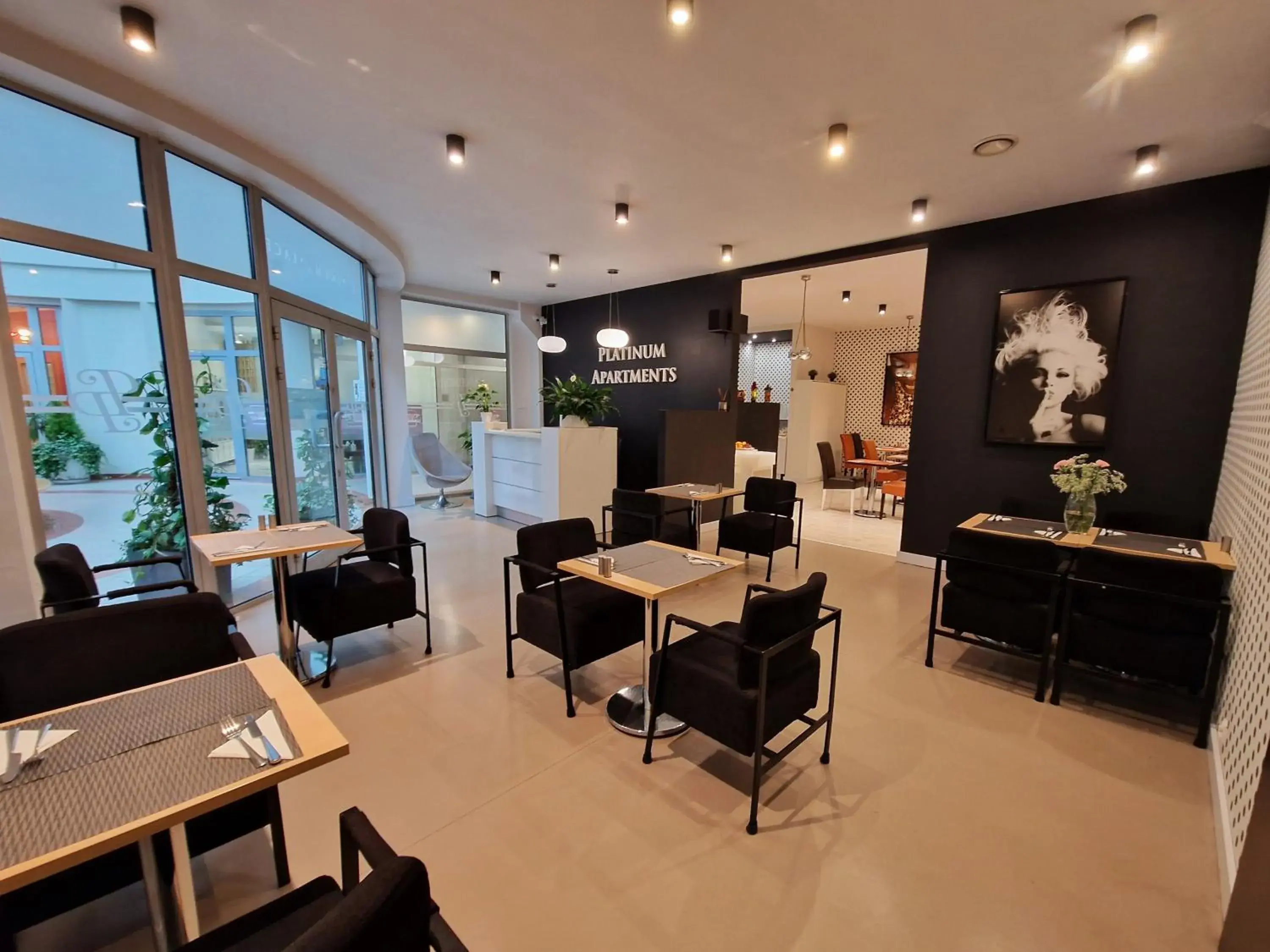 Breakfast in Platinum Apartments Aparthotel Breakfast in Platinum Apartments Aparthotel