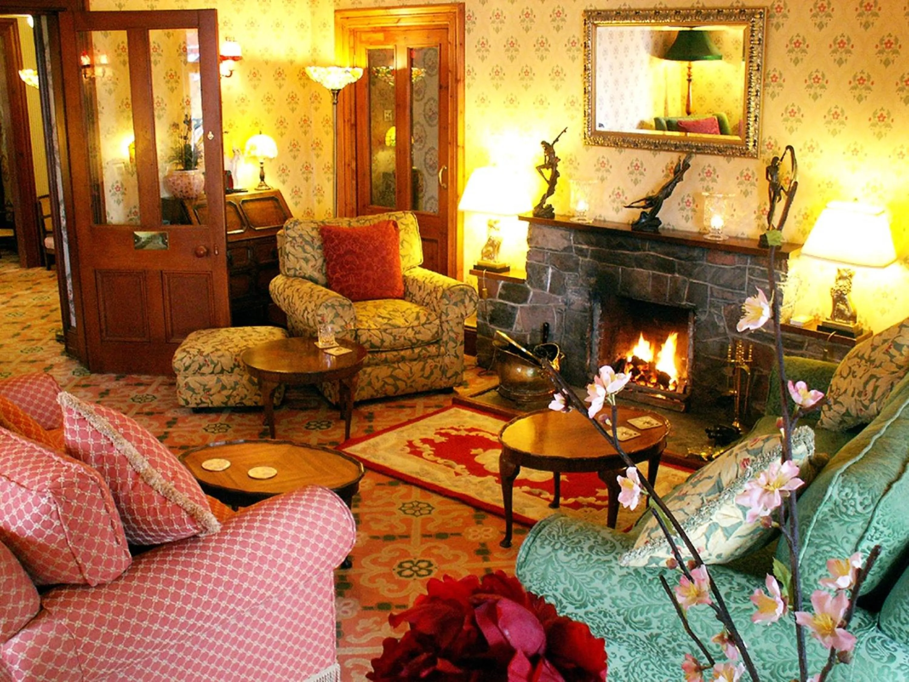 Communal lounge/ TV room in Corriegour Lodge Hotel