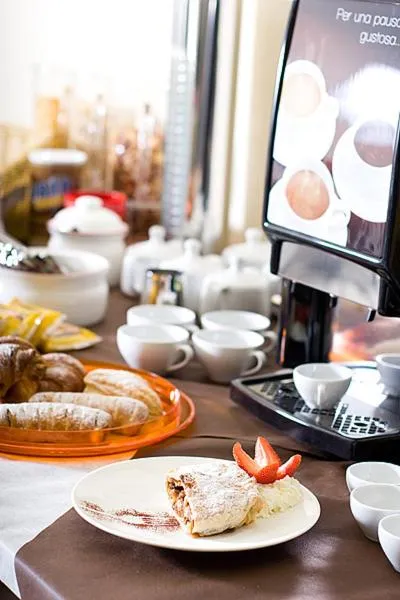 Restaurant/places to eat in Hotel Kube