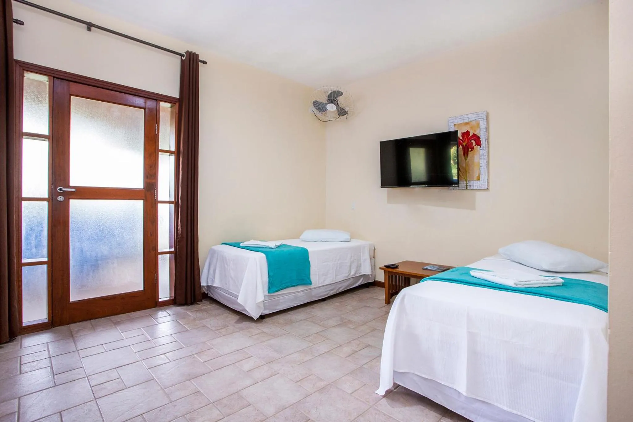 Photo of the whole room, Bed in Pousada Villa Blu Maresias