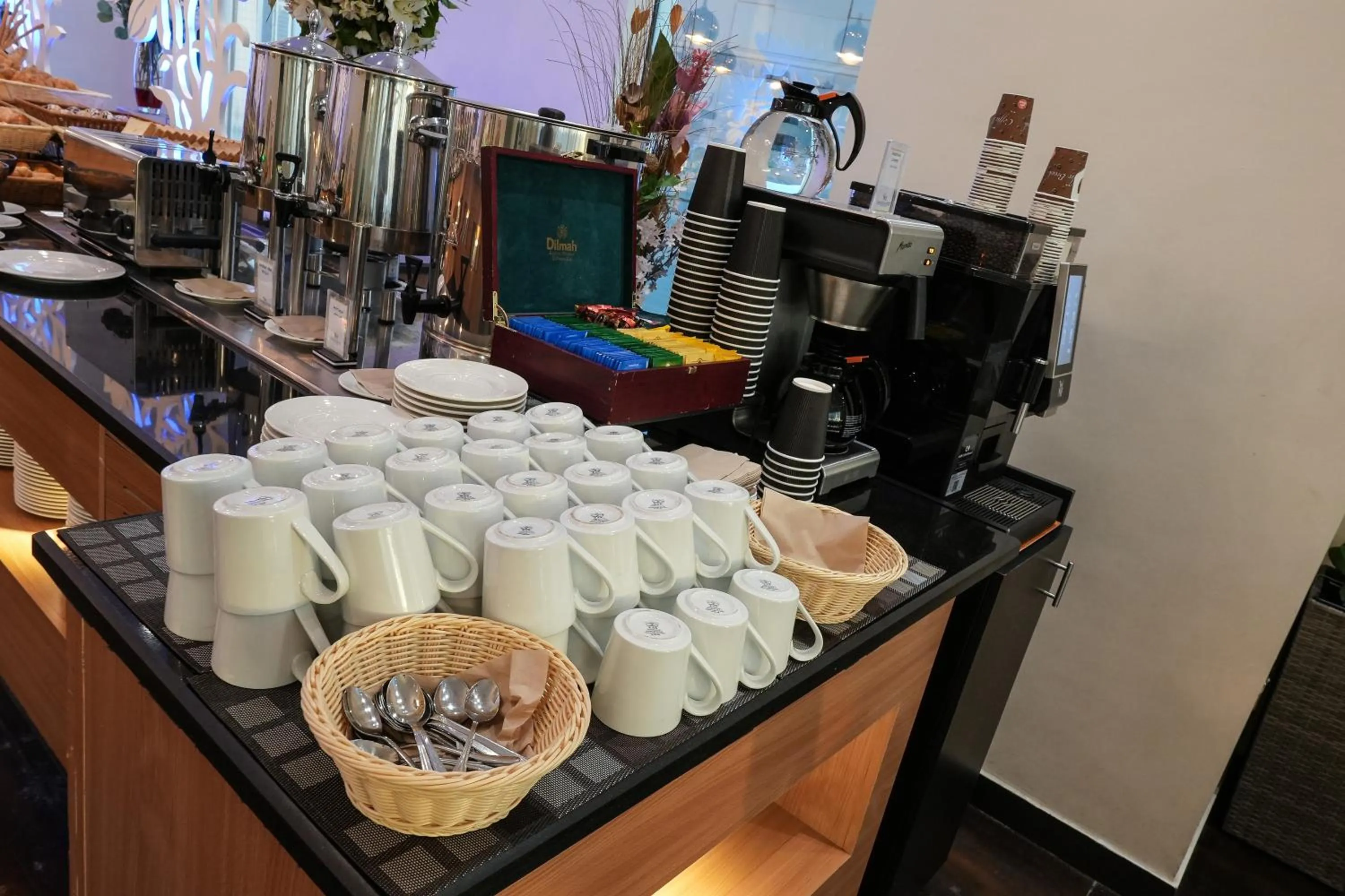 Restaurant/places to eat in Grand Majestic Hotel Kuwait