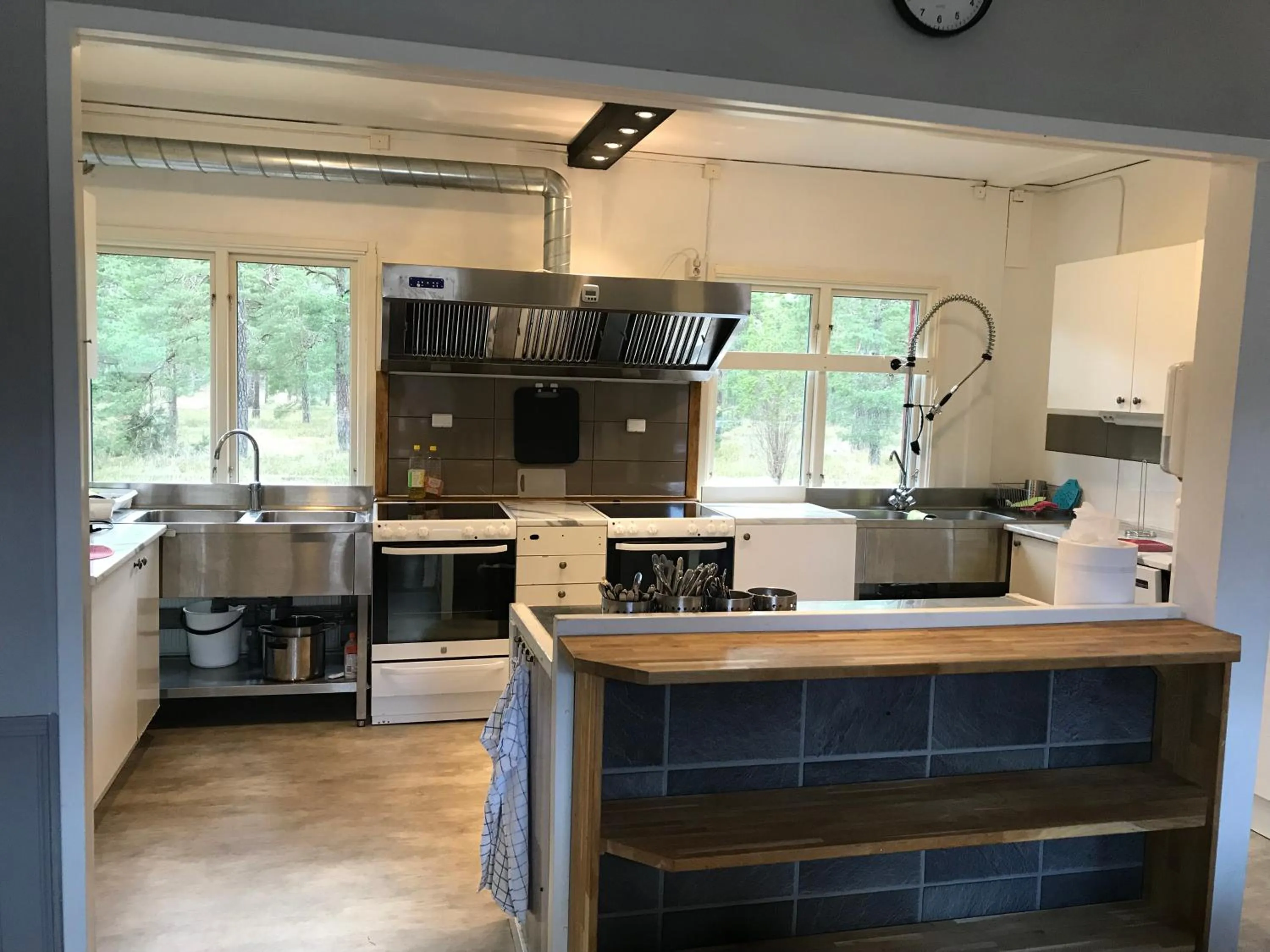 Communal kitchen in STF Hostel Visby/Rävhagen