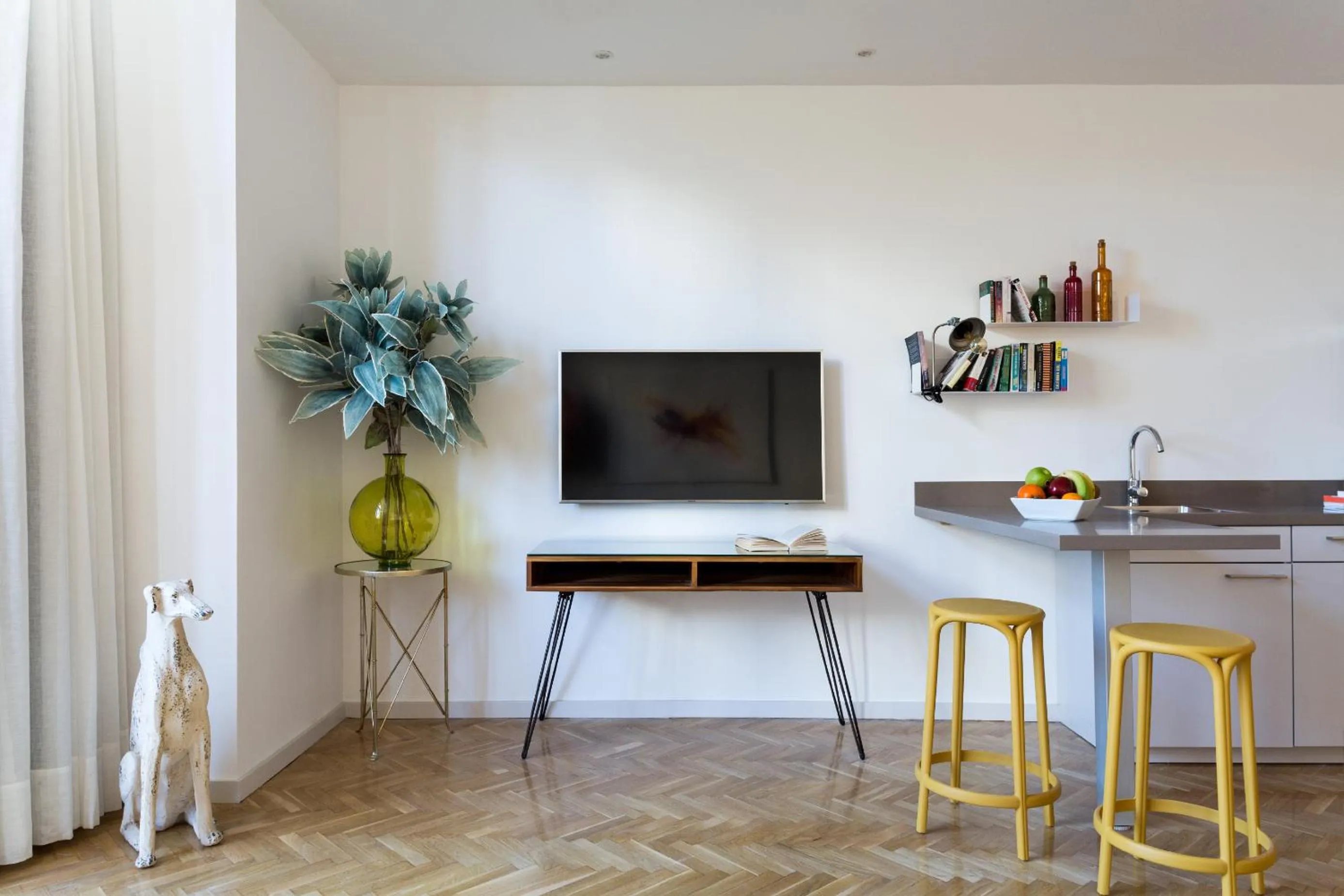 Photo of the whole room in Puerta Catedral Indias Lofts