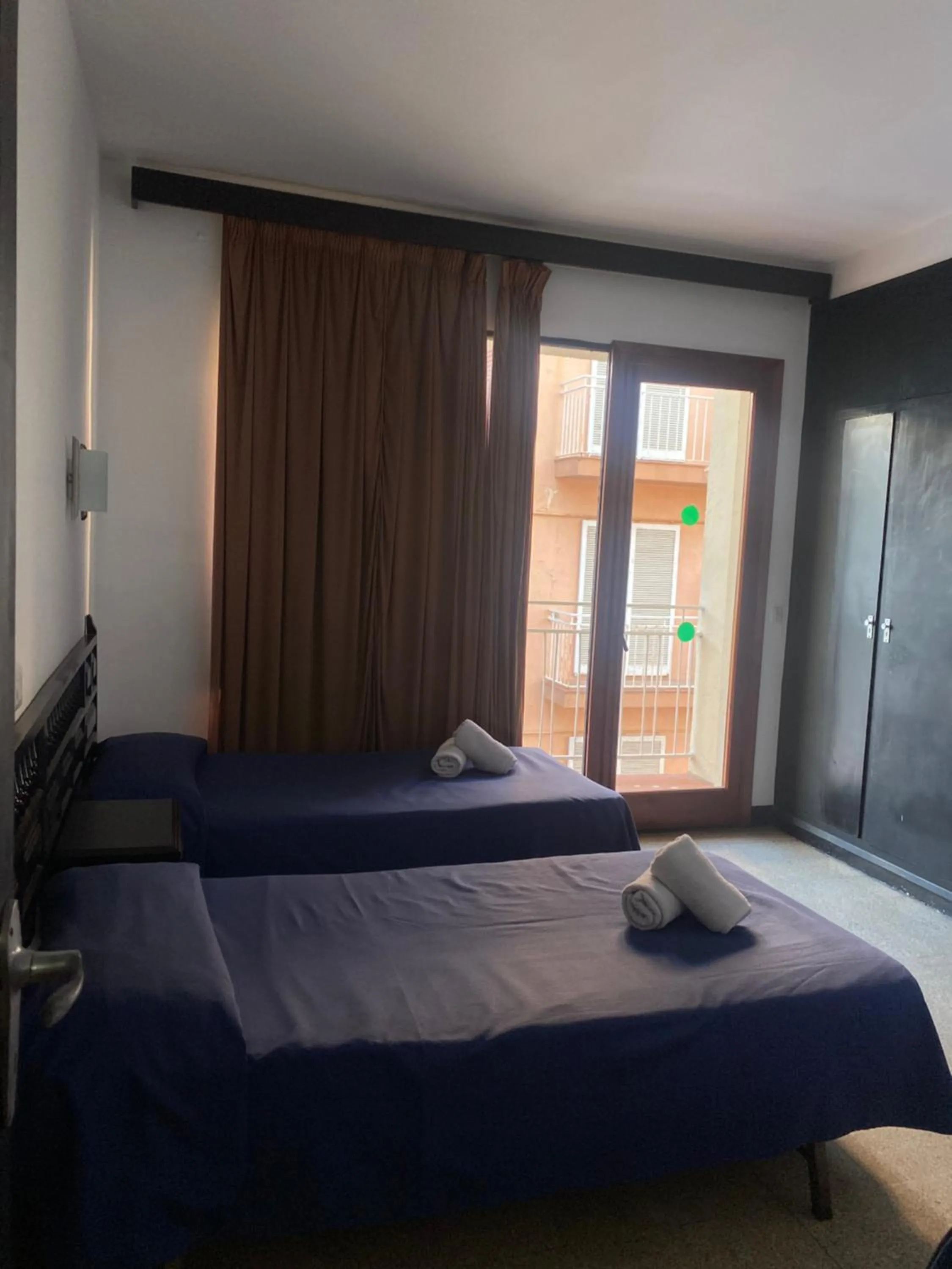 Photo of the whole room, Bed in Clipper Affiliated by FERGUS "Youth Recommended"