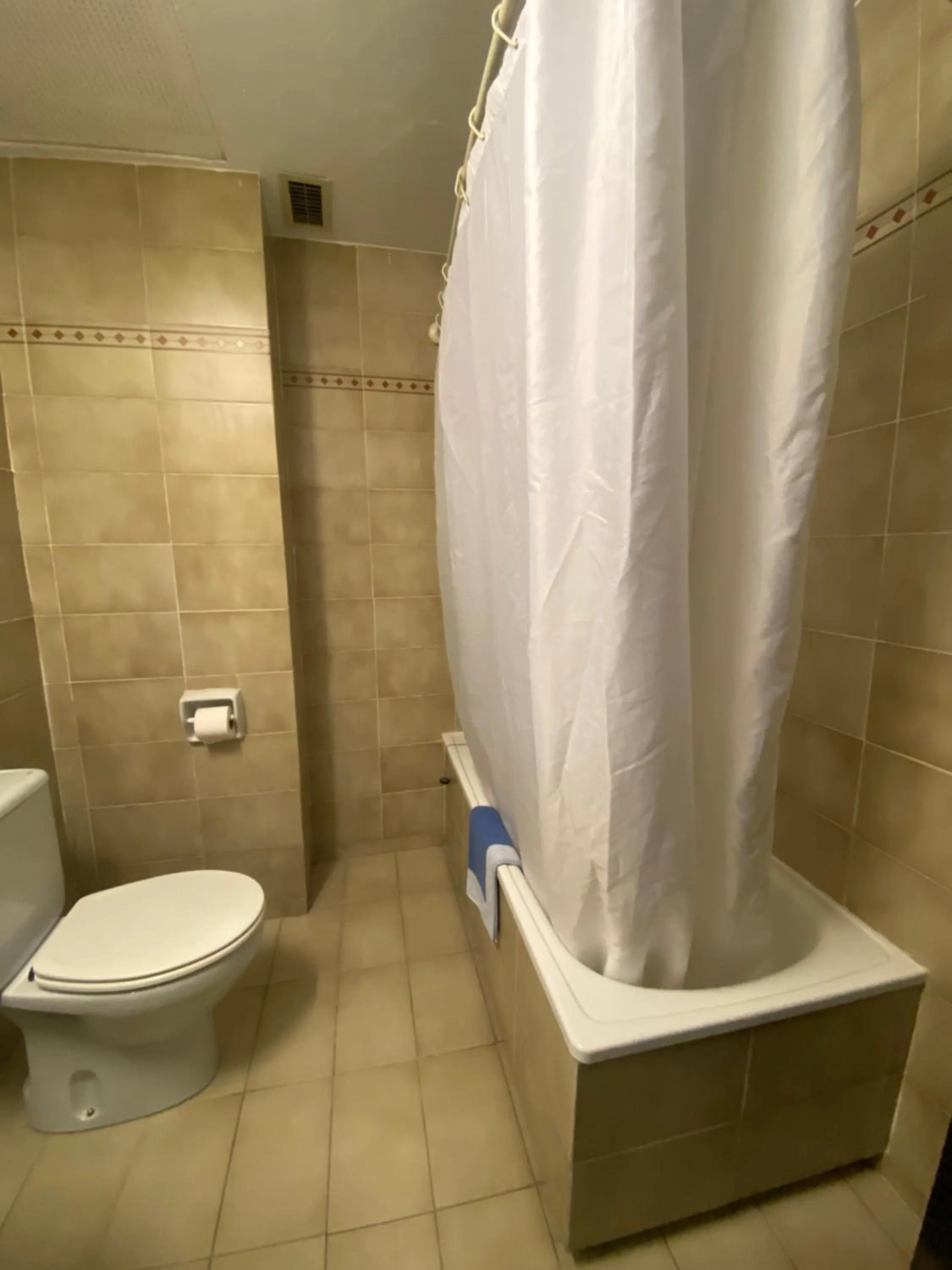 Bathroom in Clipper Affiliated by FERGUS "Youth Recommended"