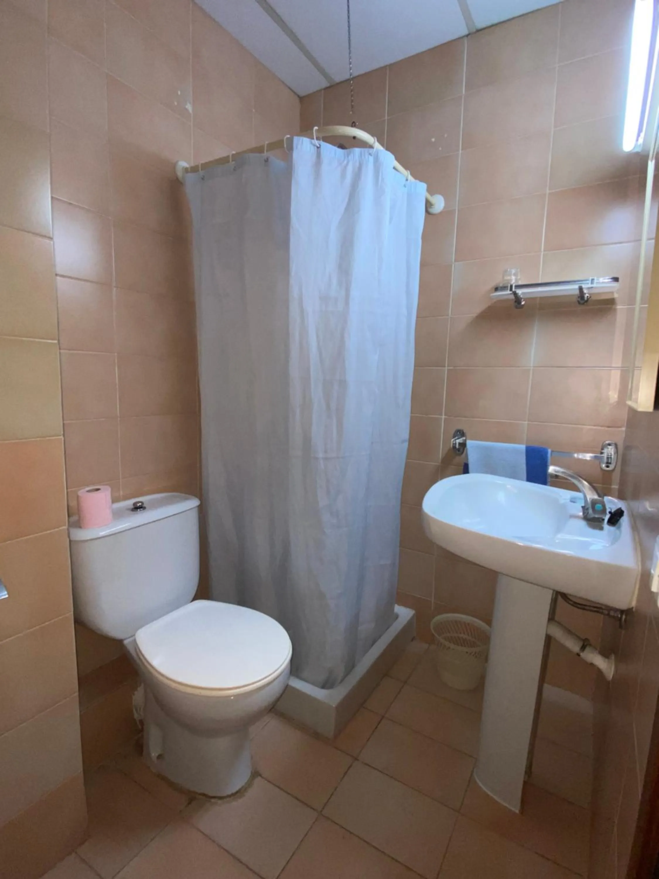 Bathroom in Clipper Affiliated by FERGUS "Youth Recommended"