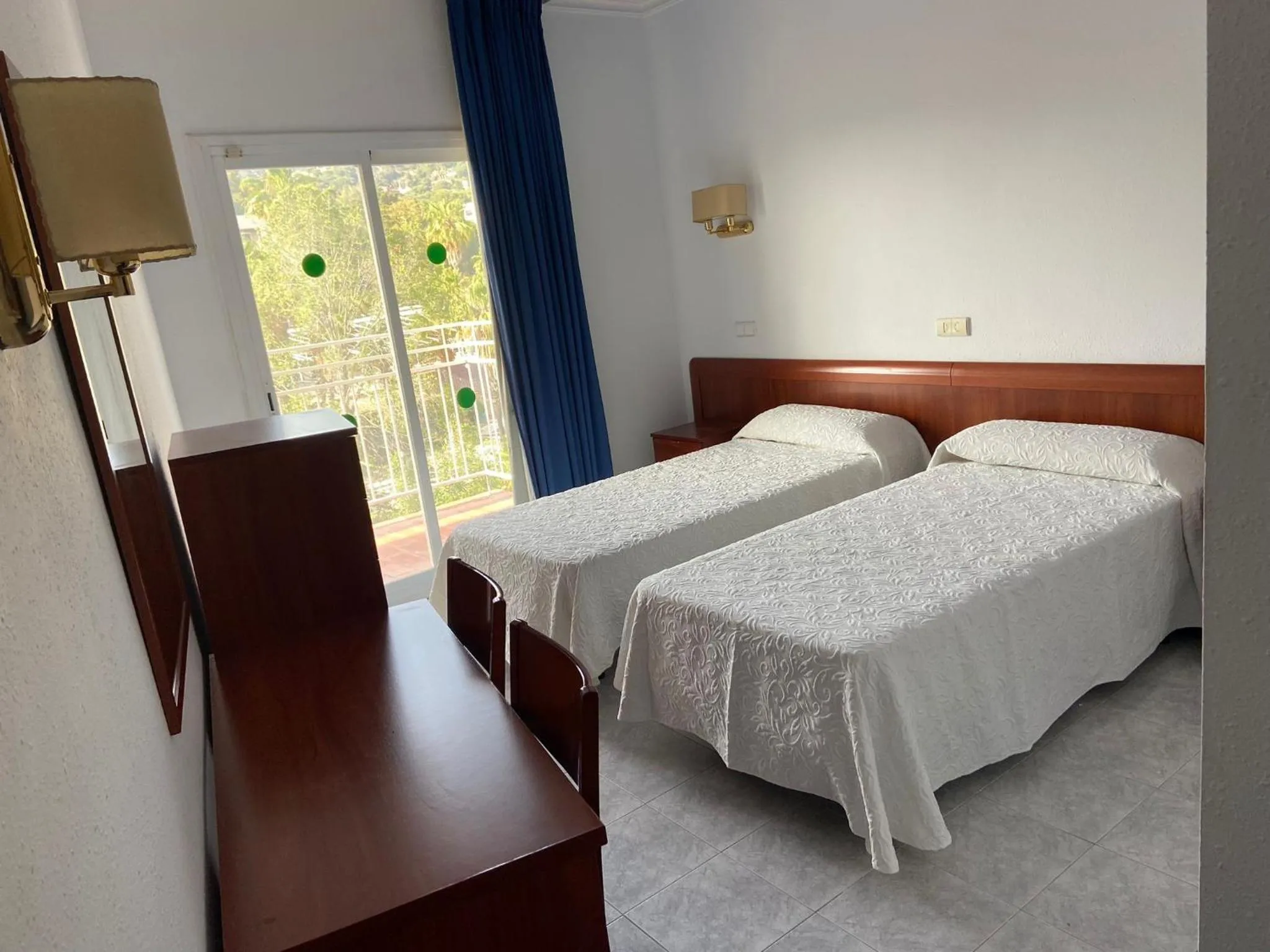 Photo of the whole room, Bed in Clipper Affiliated by FERGUS "Youth Recommended"