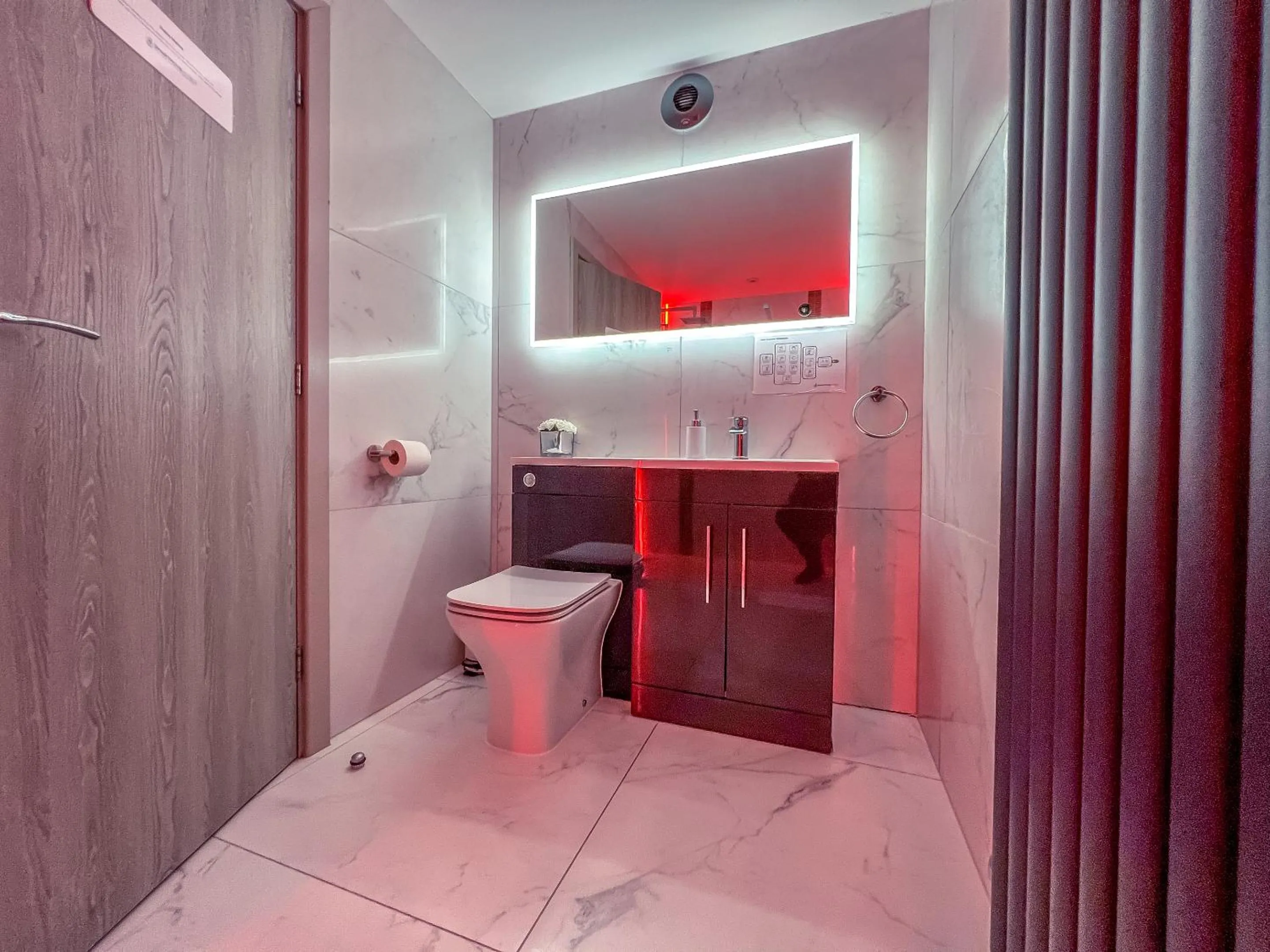 Bathroom in Quayside Hotel & Bar