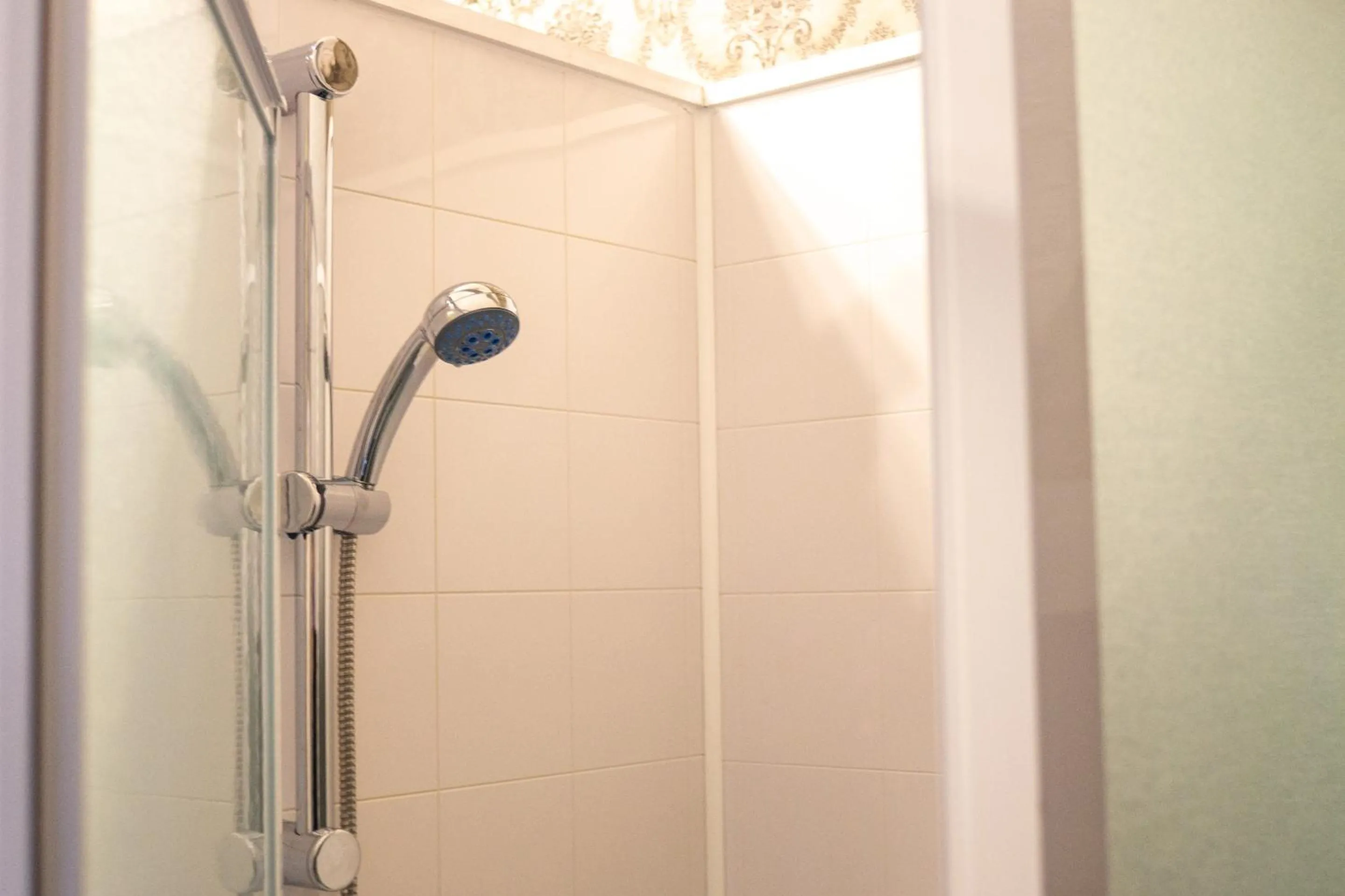 Bathroom in Quayside Hotel & Bar