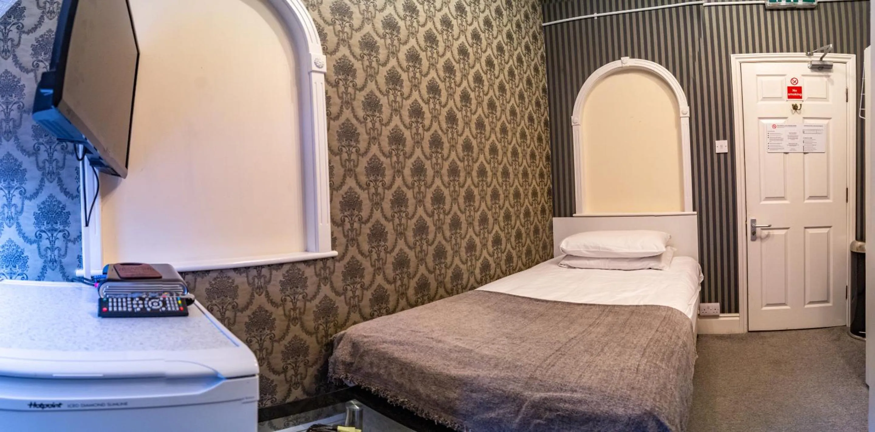 Bedroom, Bed in Quayside Hotel & Bar