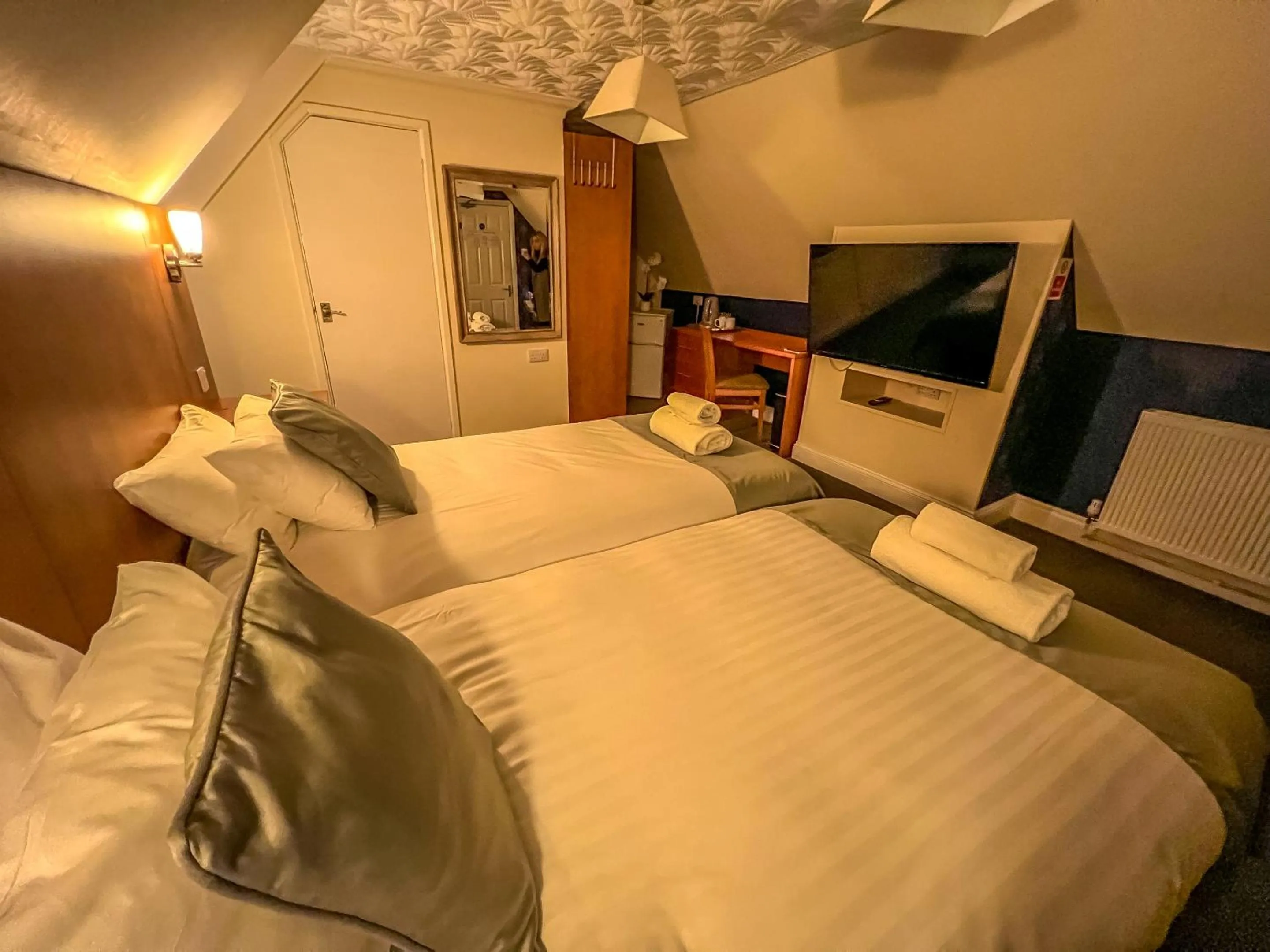 Bedroom, Bed in Quayside Hotel & Bar