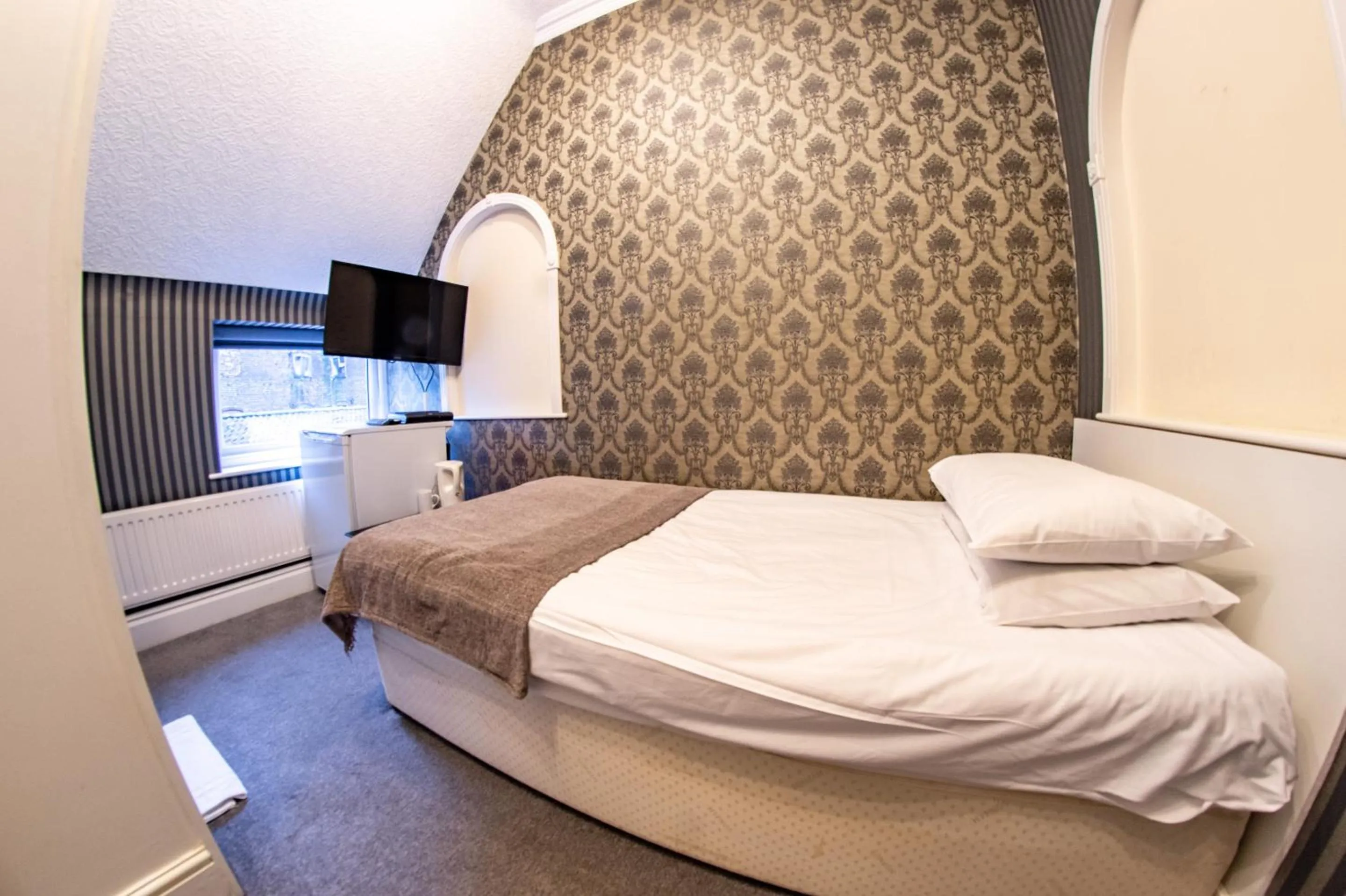 Bedroom, Bed in Quayside Hotel & Bar