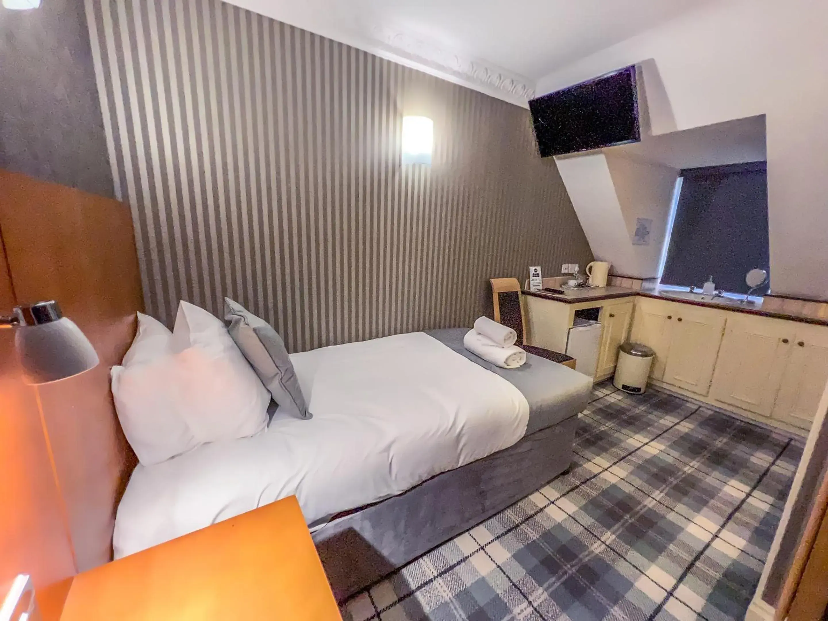 Bedroom, Bed in Quayside Hotel & Bar Bedroom, Bed in Quayside Hotel & Bar