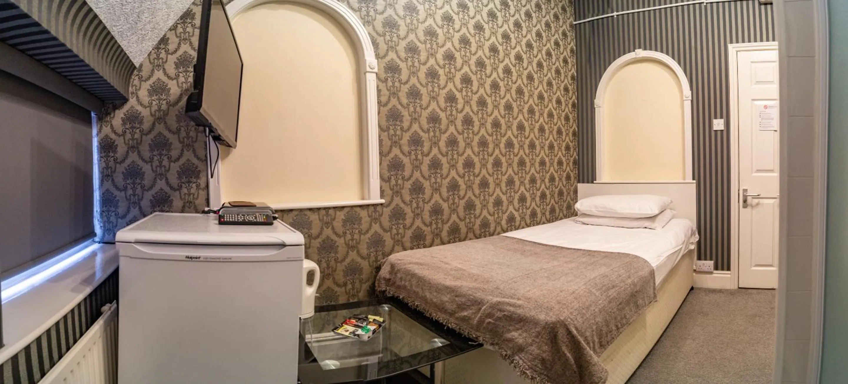 Bedroom, Bed in Quayside Hotel & Bar