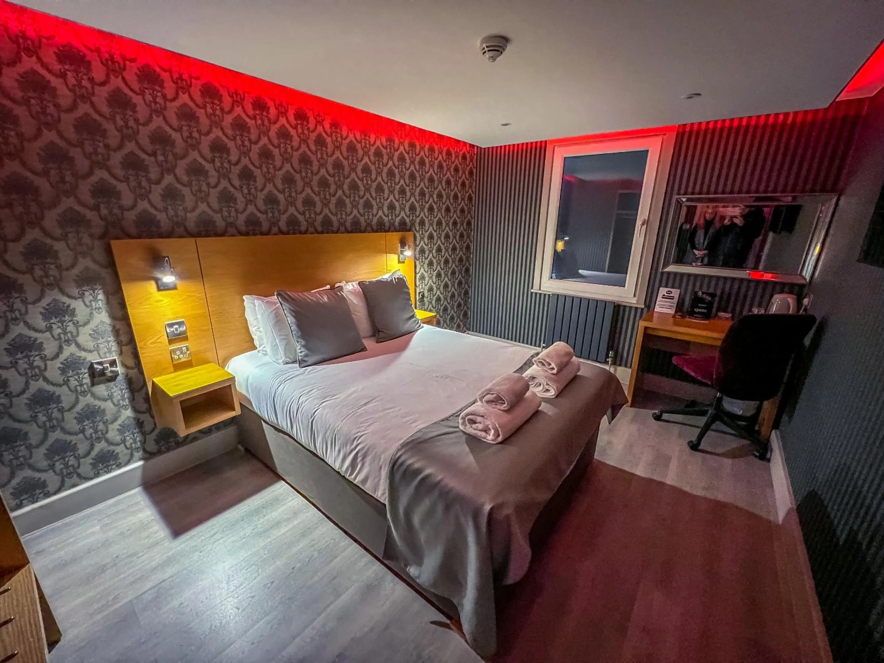 Bedroom, Bed in Quayside Hotel & Bar