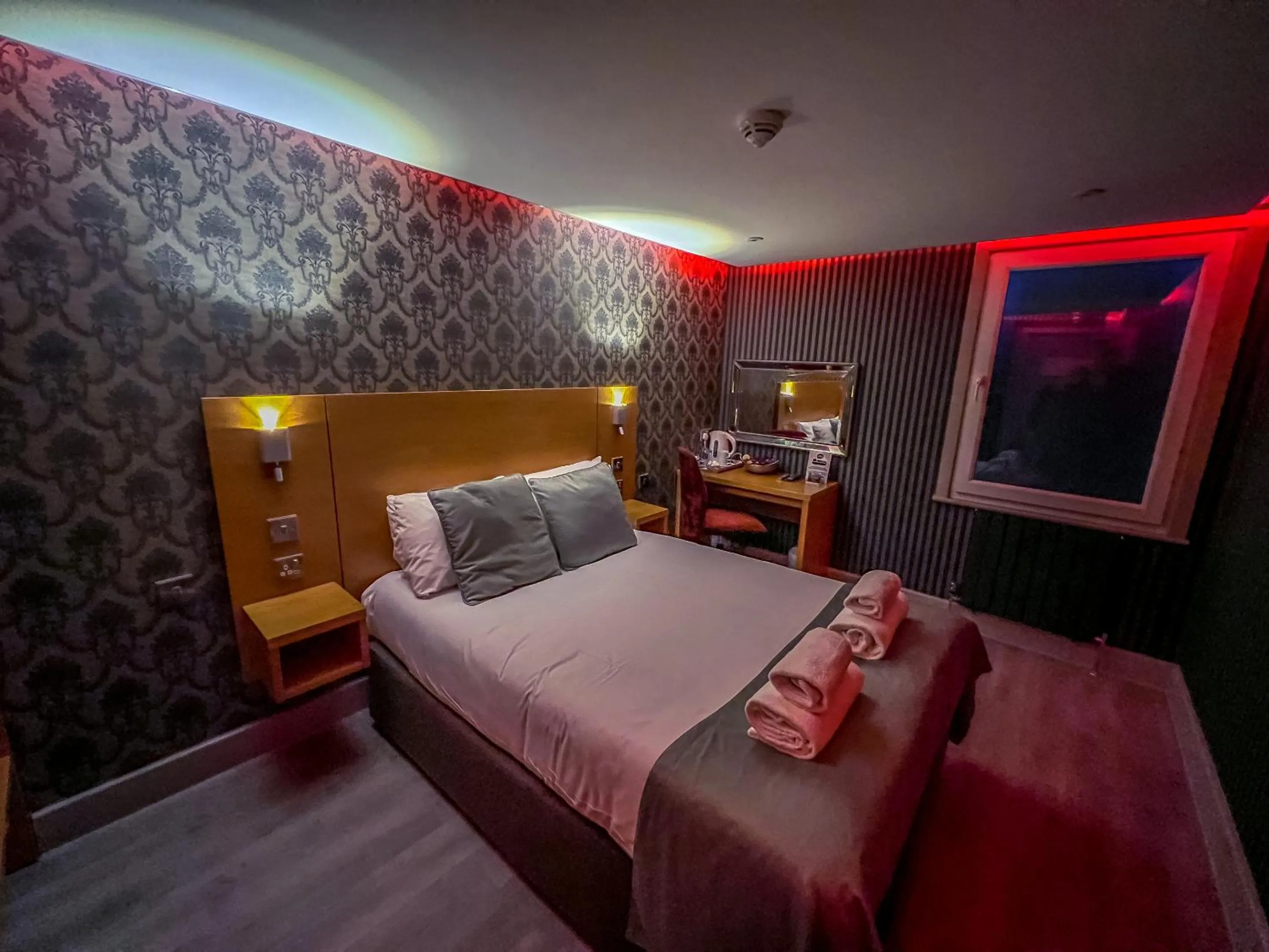 Bedroom, Bed in Quayside Hotel & Bar