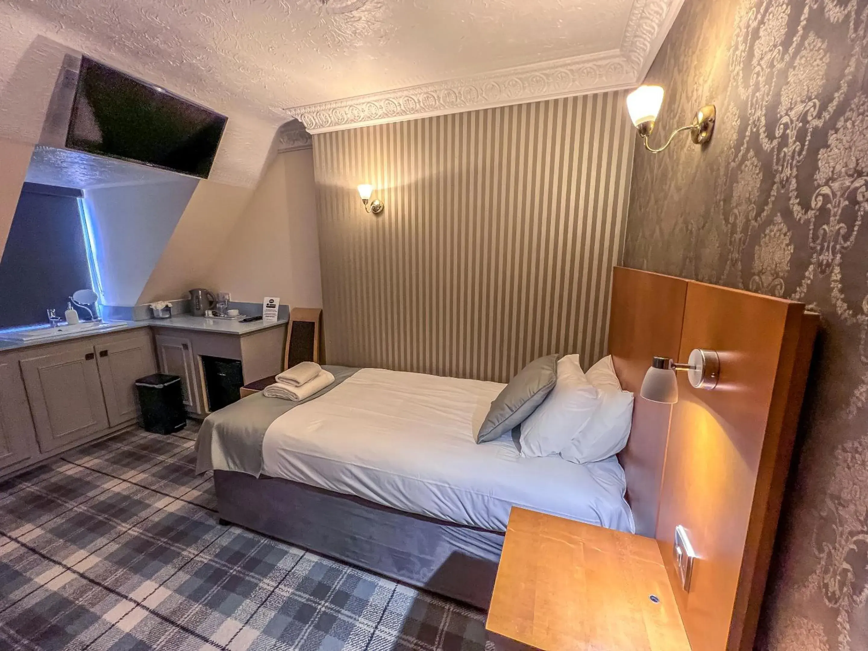Bedroom, Bed in Quayside Hotel & Bar Bedroom, Bed in Quayside Hotel & Bar