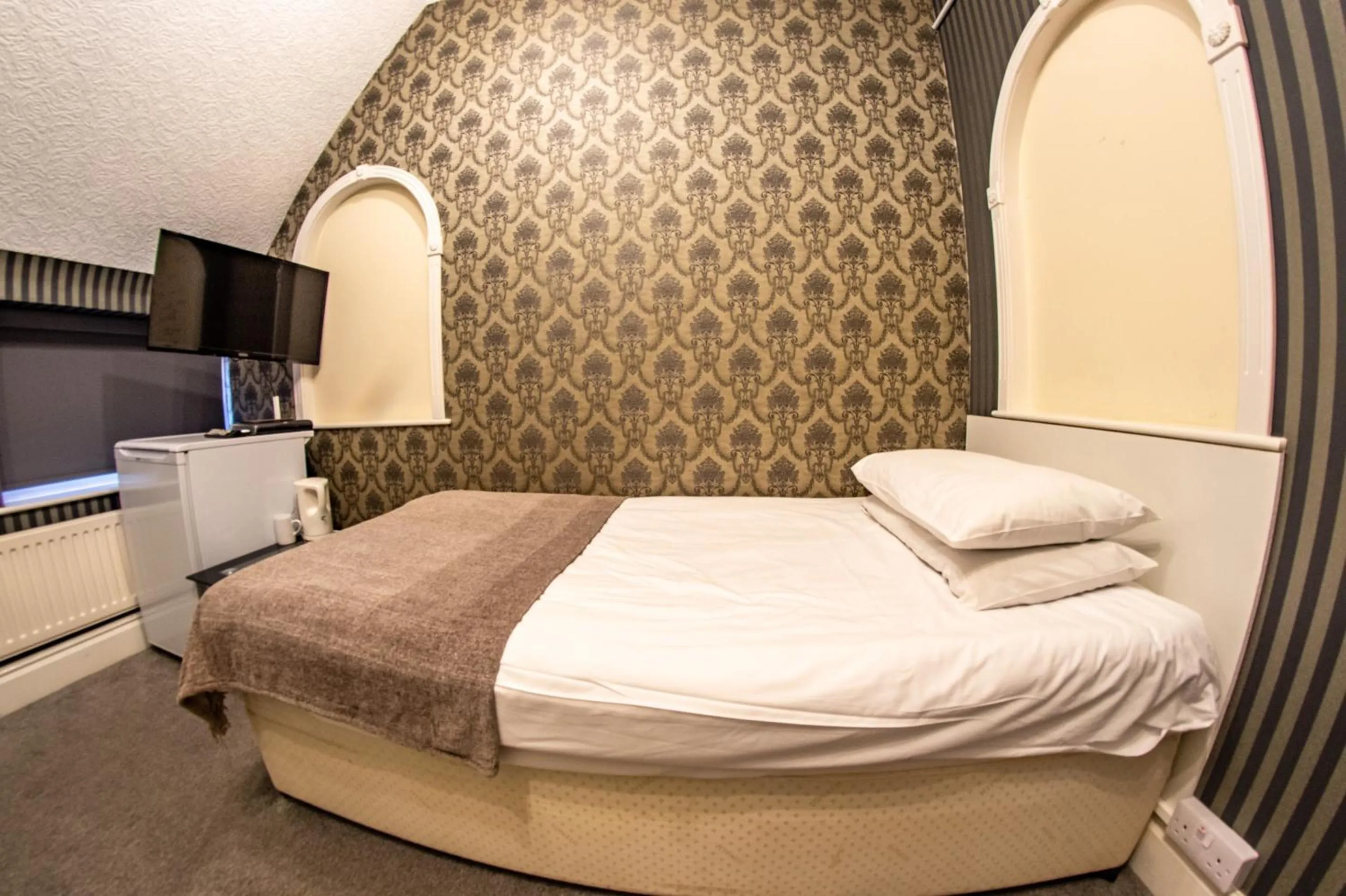 Bedroom, Bed in Quayside Hotel & Bar