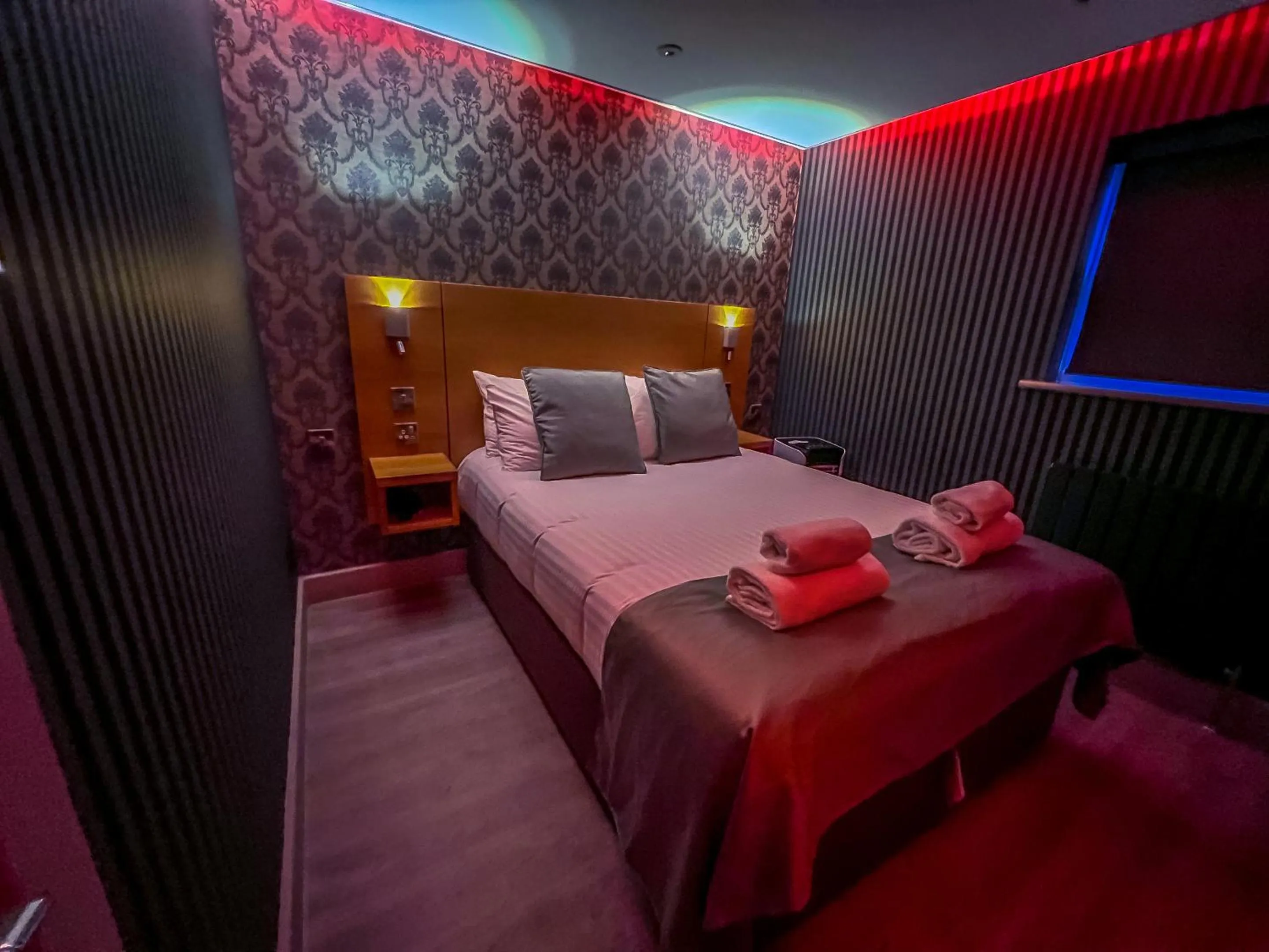 Bedroom, Bed in Quayside Hotel & Bar