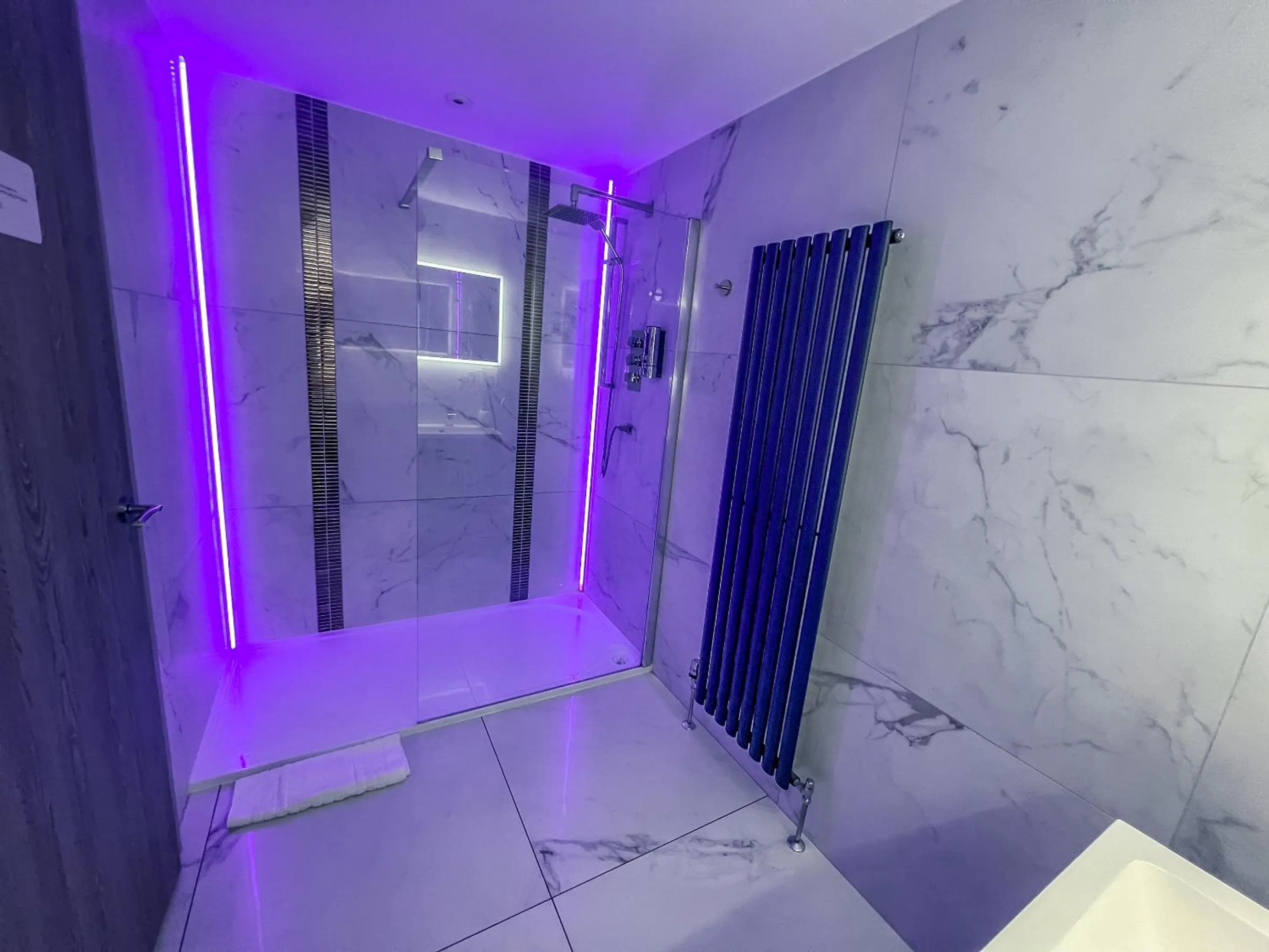 Bathroom in Quayside Hotel & Bar