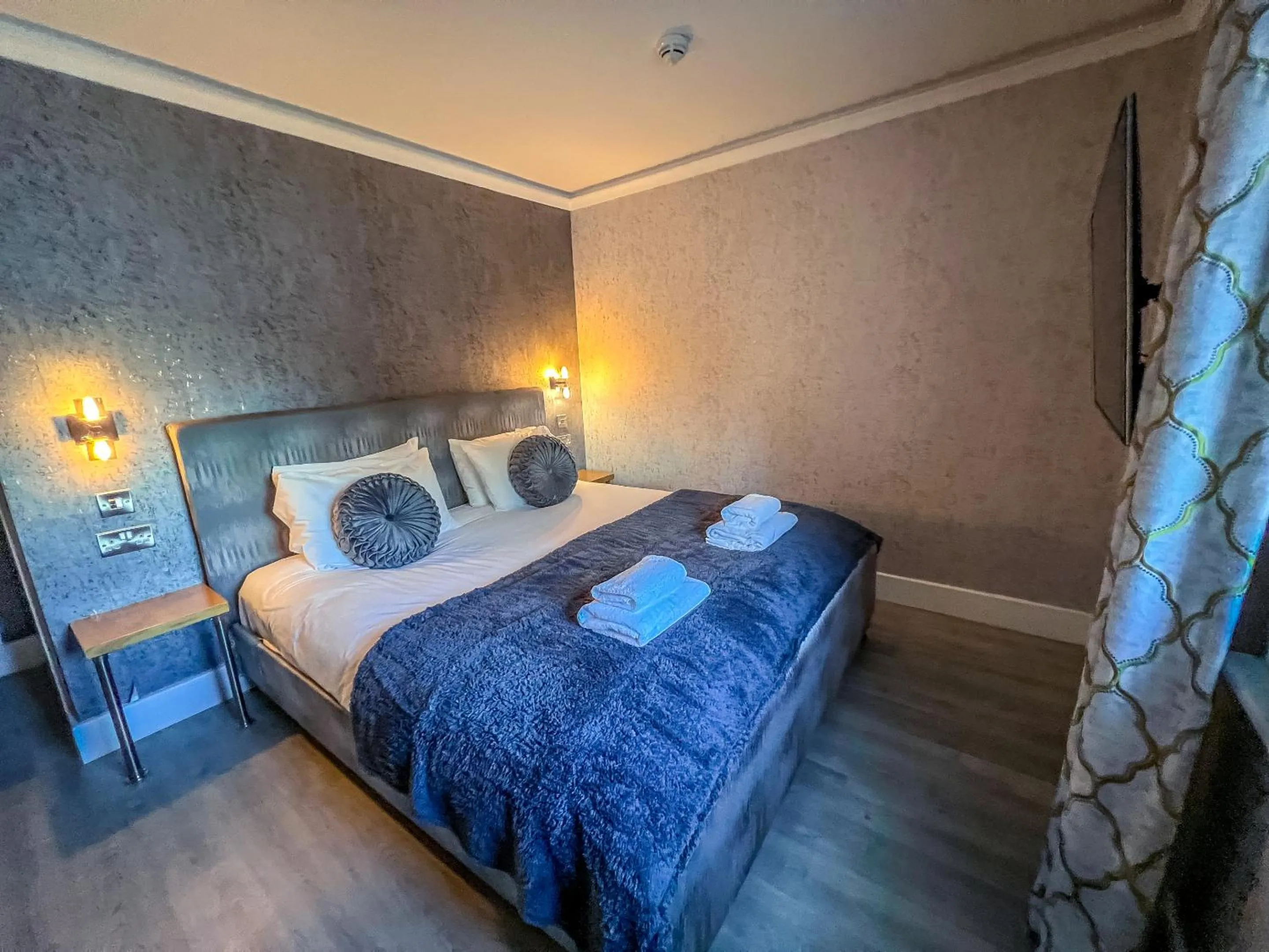 Bedroom, Bed in Quayside Hotel & Bar
