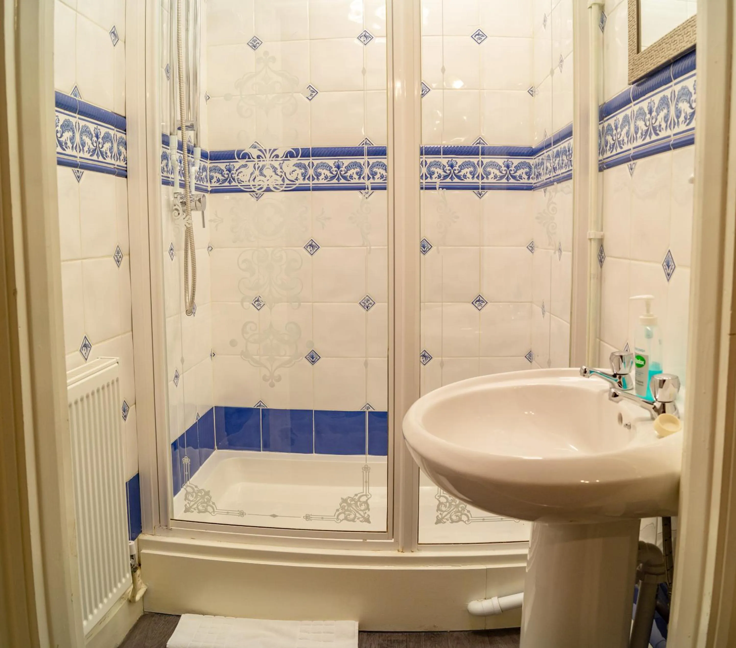 Bathroom in Quayside Hotel & Bar