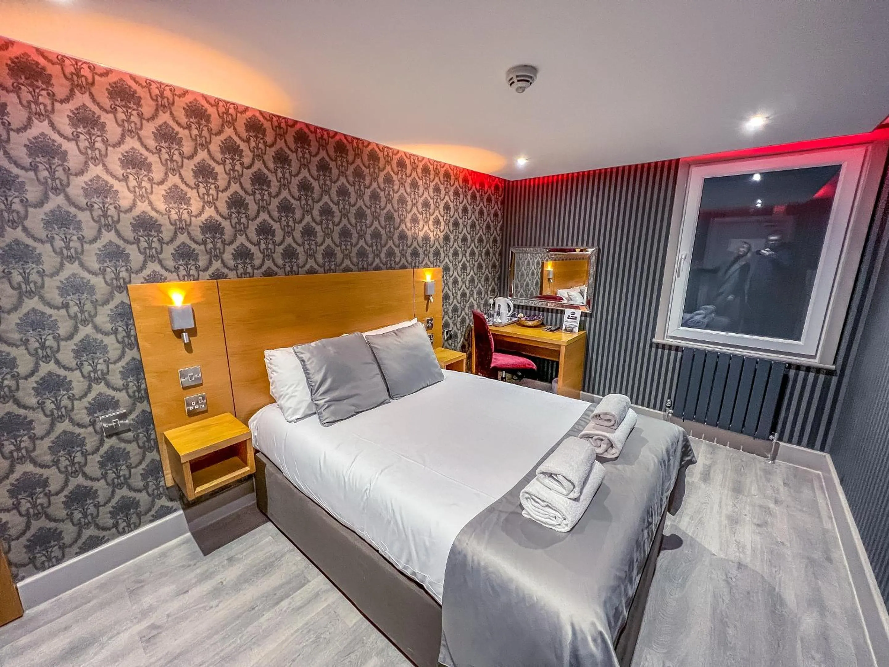 Bedroom, Bed in Quayside Hotel & Bar