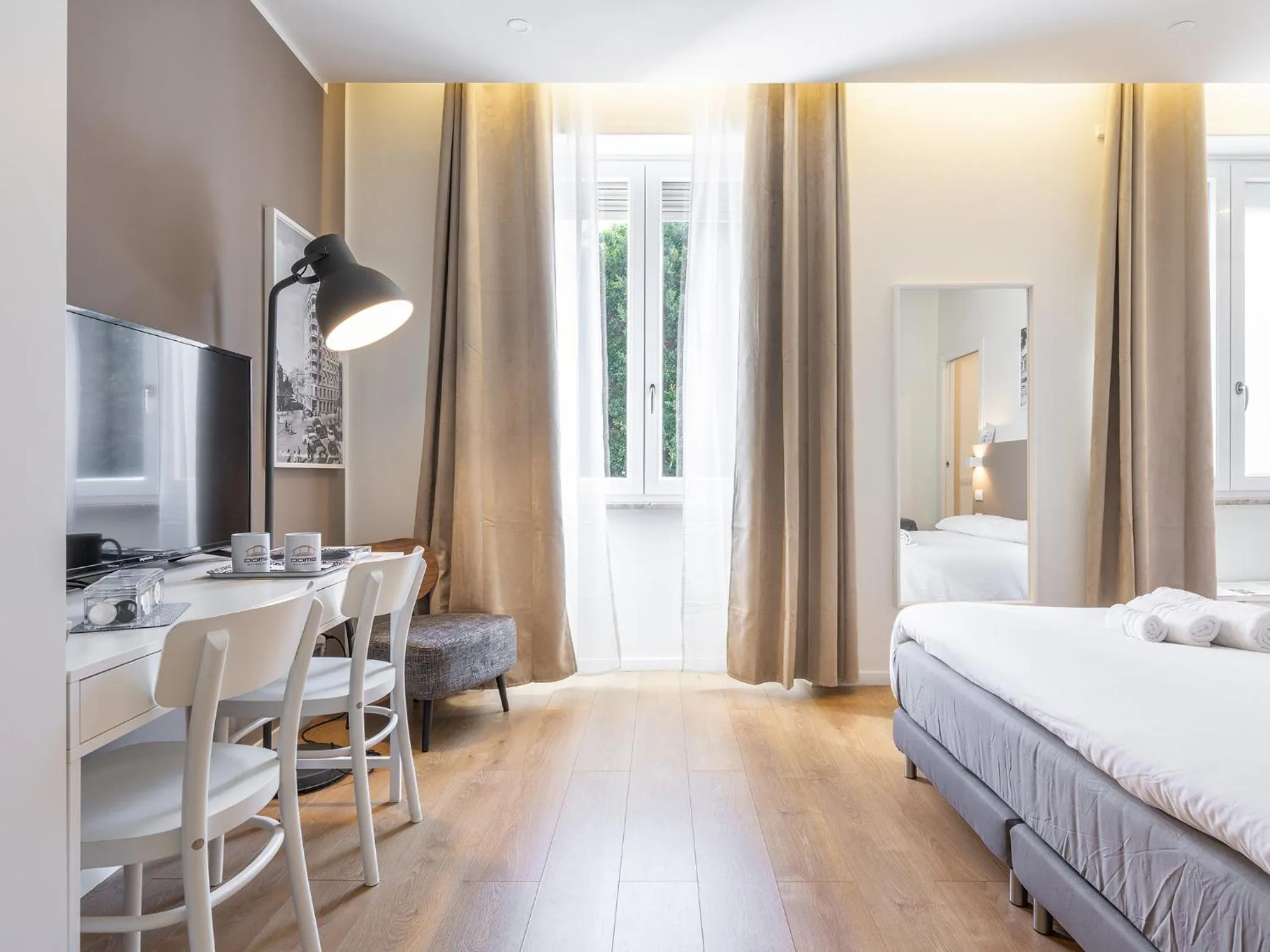 Bedroom, Bed in Dome