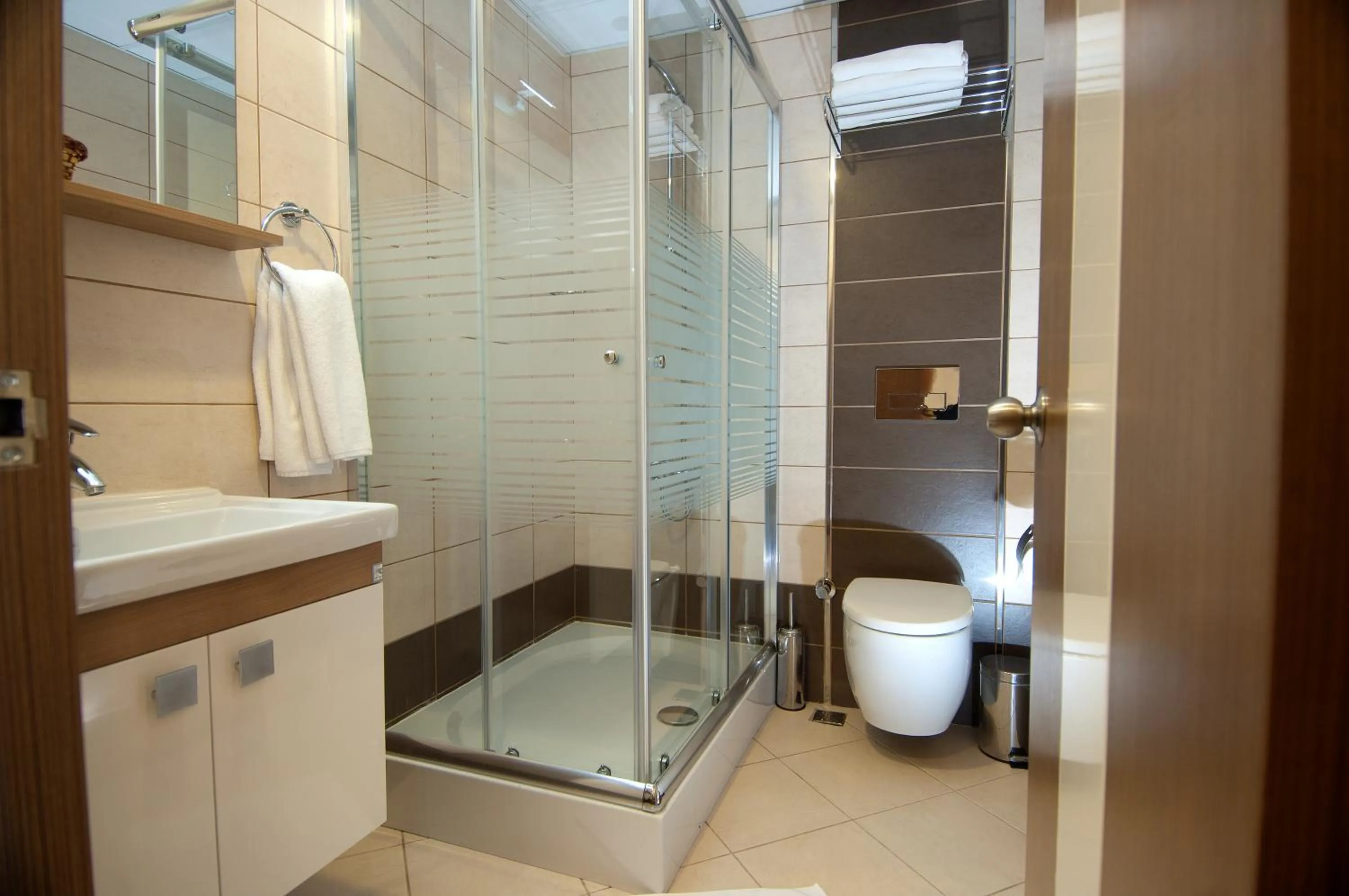 Shower in Supreme Hotel