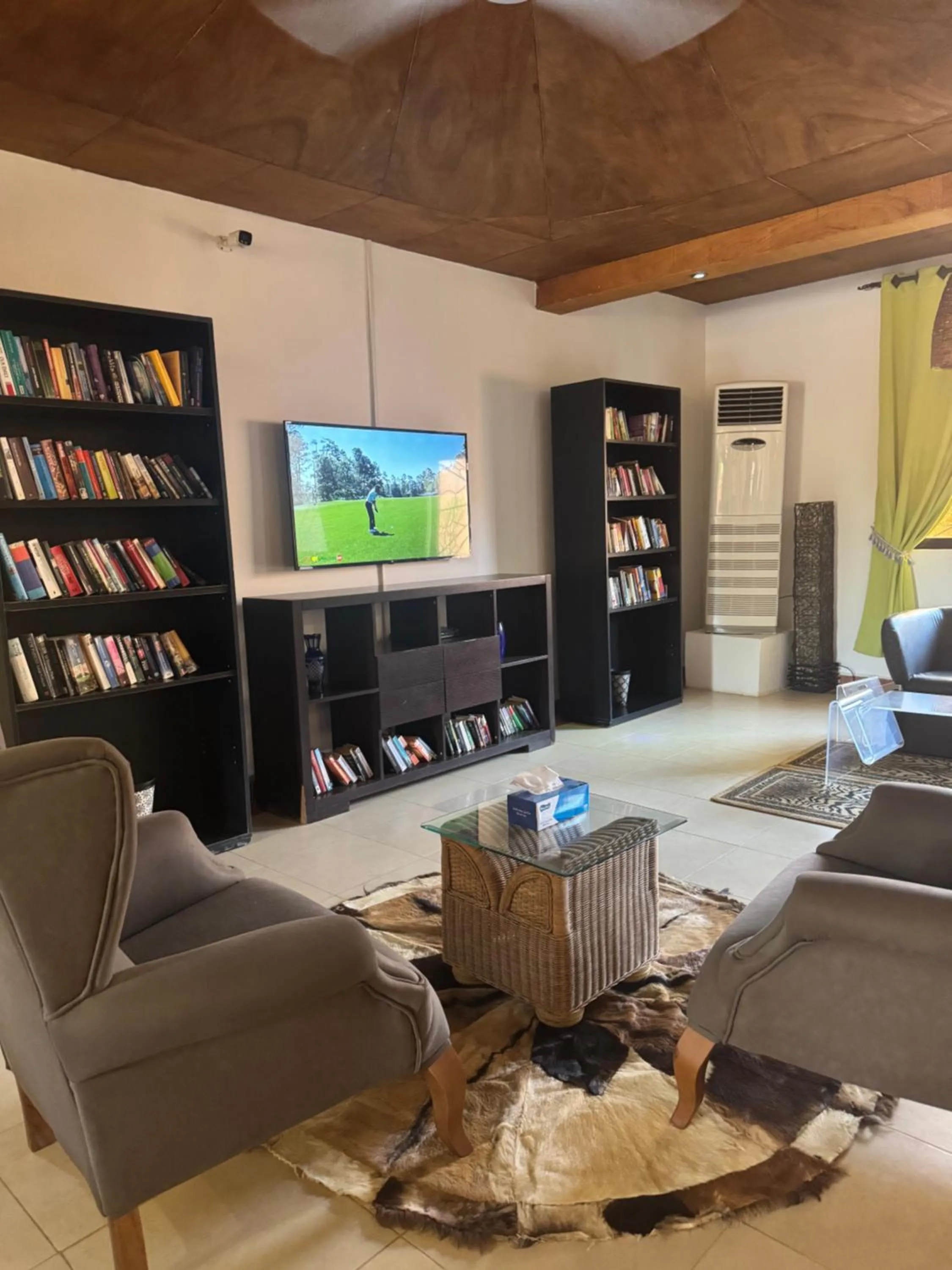 Restaurant/places to eat in Seafront Residences