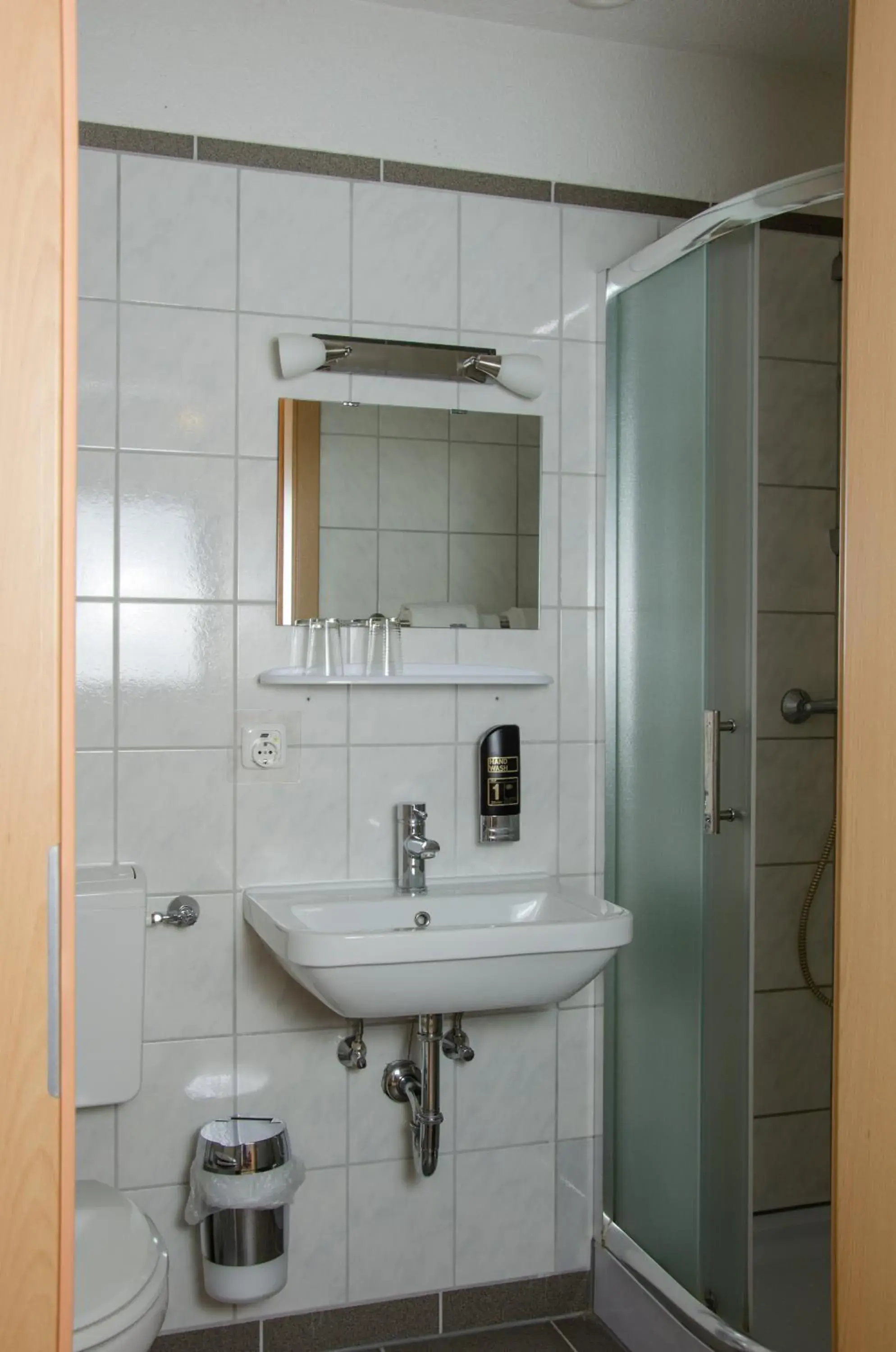 Shower, Bathroom in Hotel zum Rücking