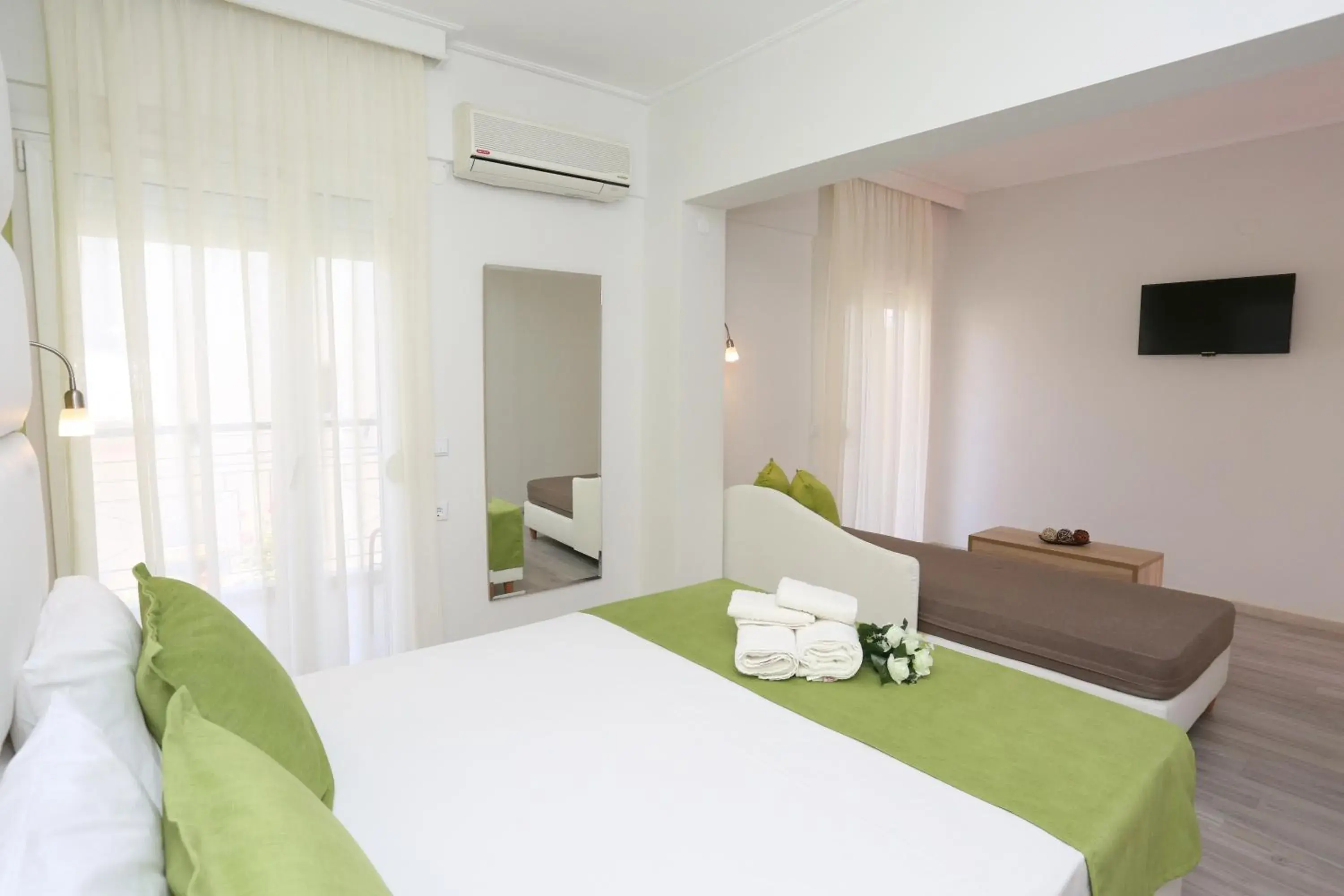 TV and multimedia, Bed in Sun Hotel TV and multimedia, Bed in Sun Hotel