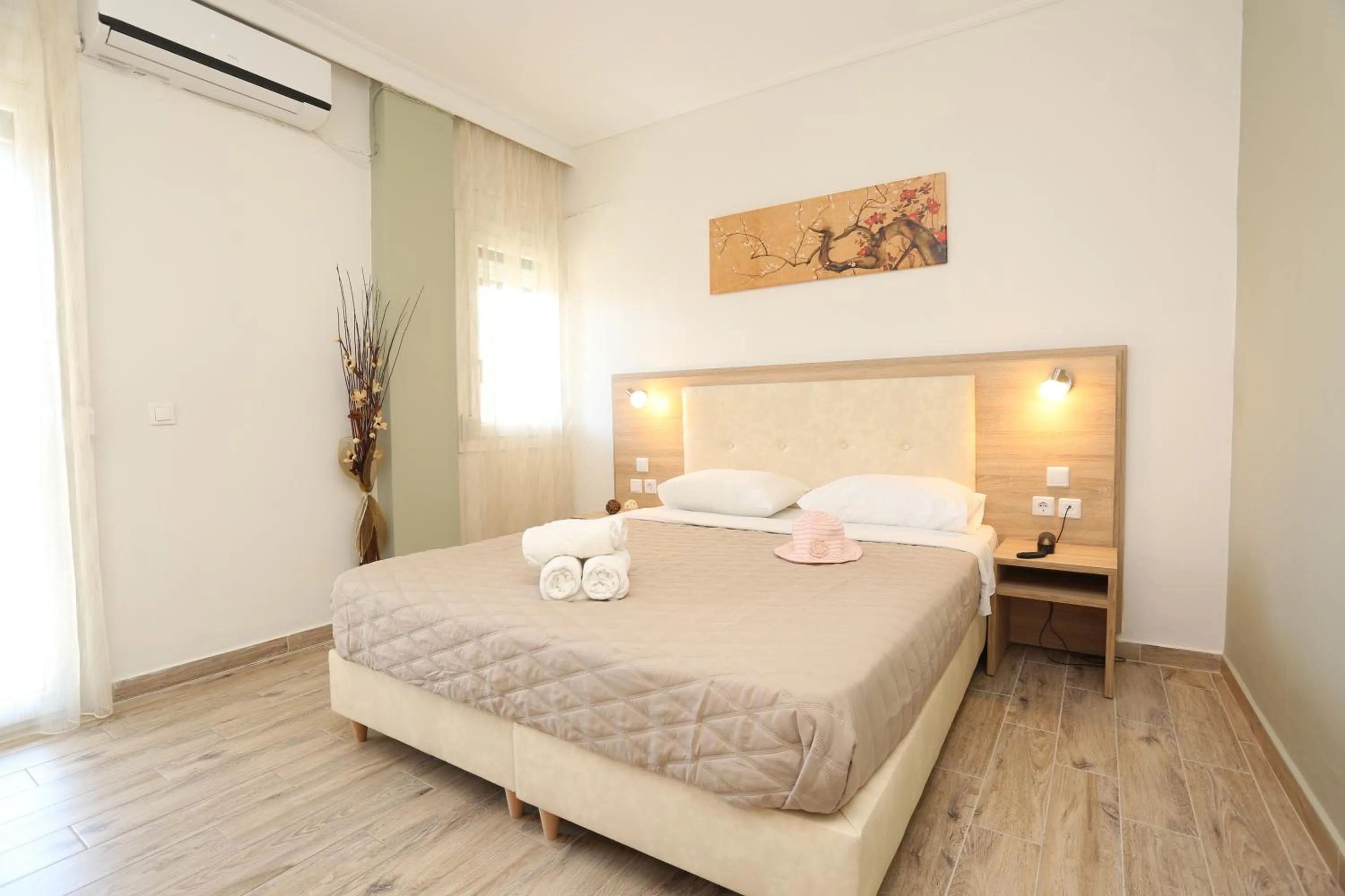 Bedroom, Bed in Sun Hotel