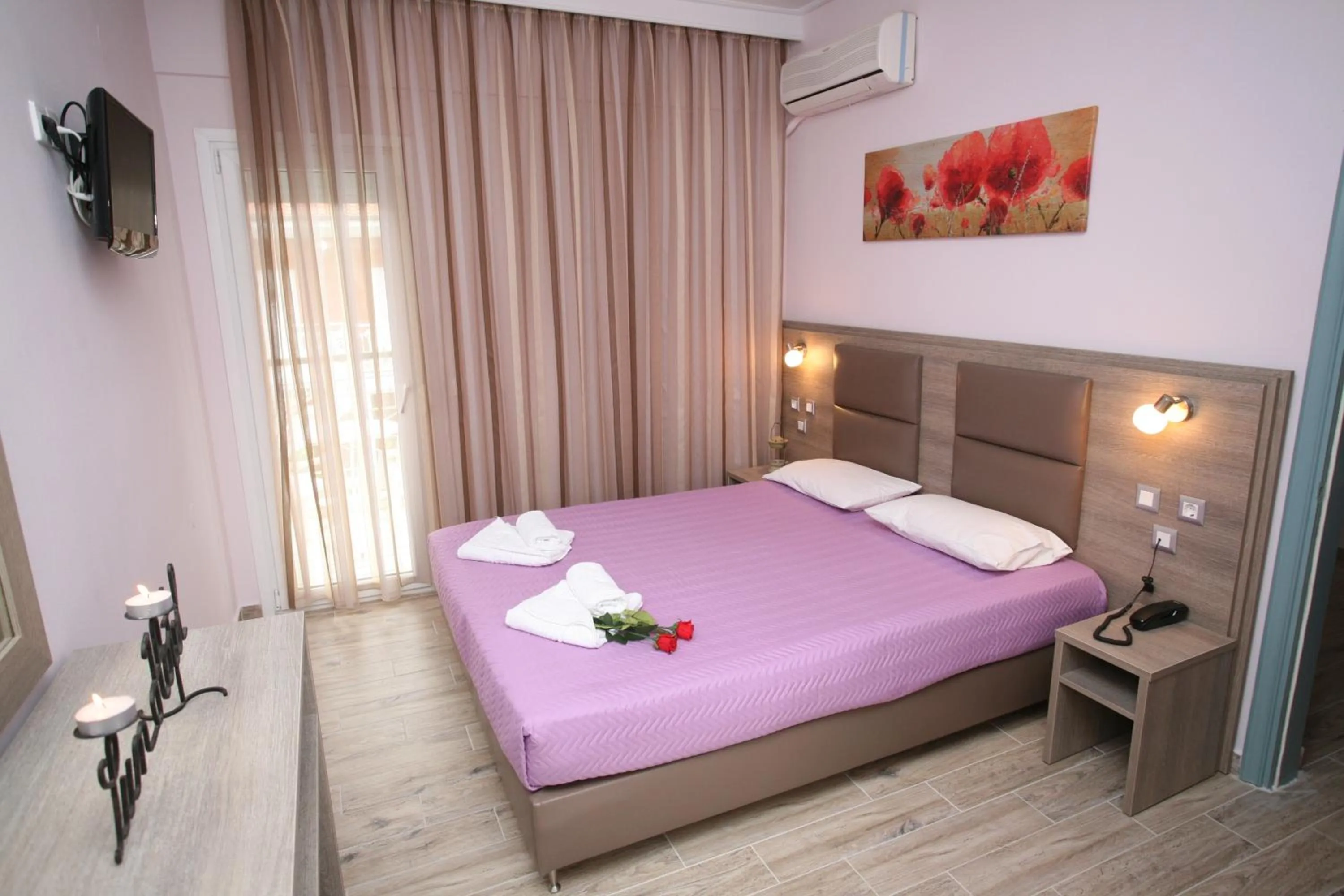 Bedroom, Bed in Sun Hotel