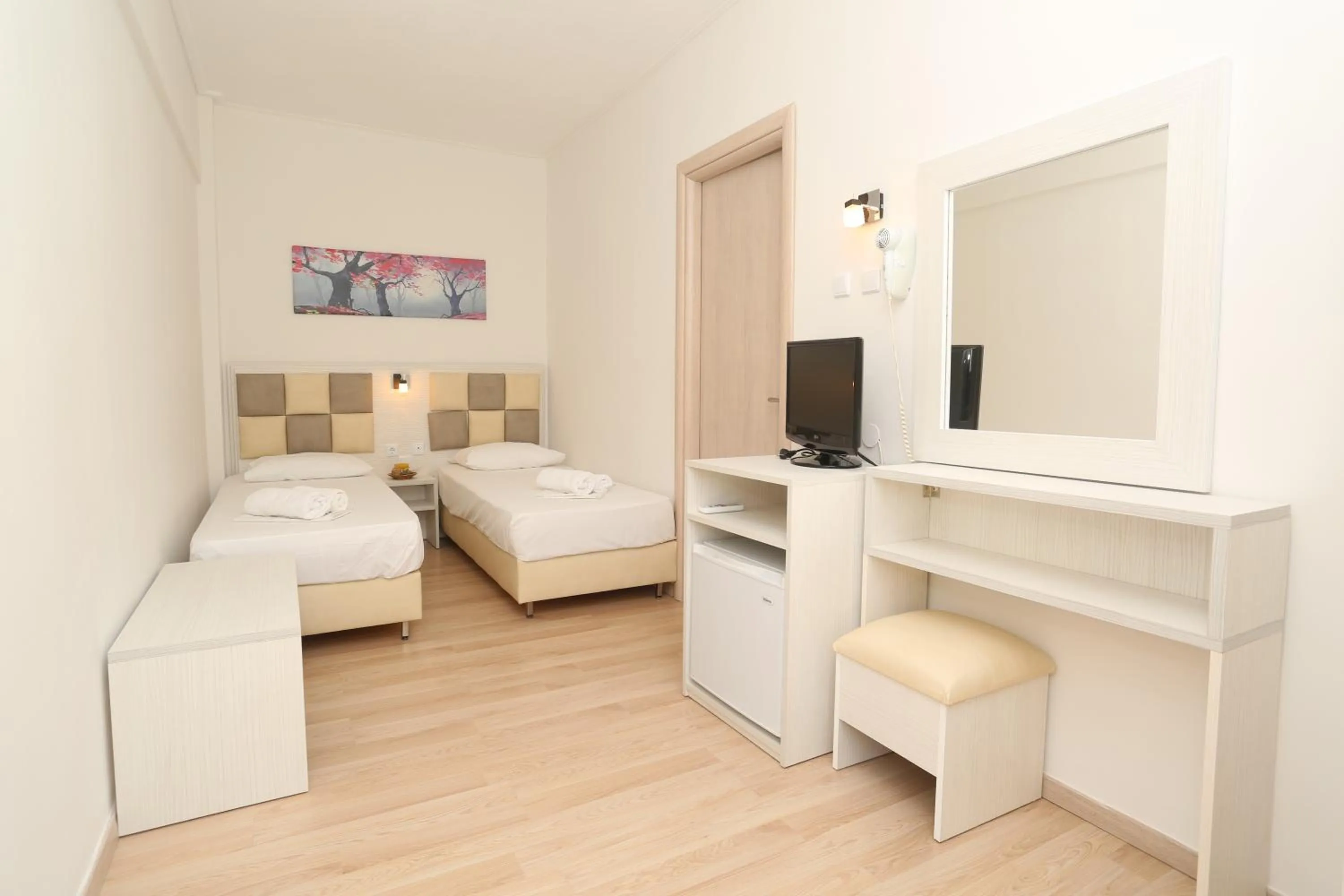 Bedroom, Bed in Sun Hotel