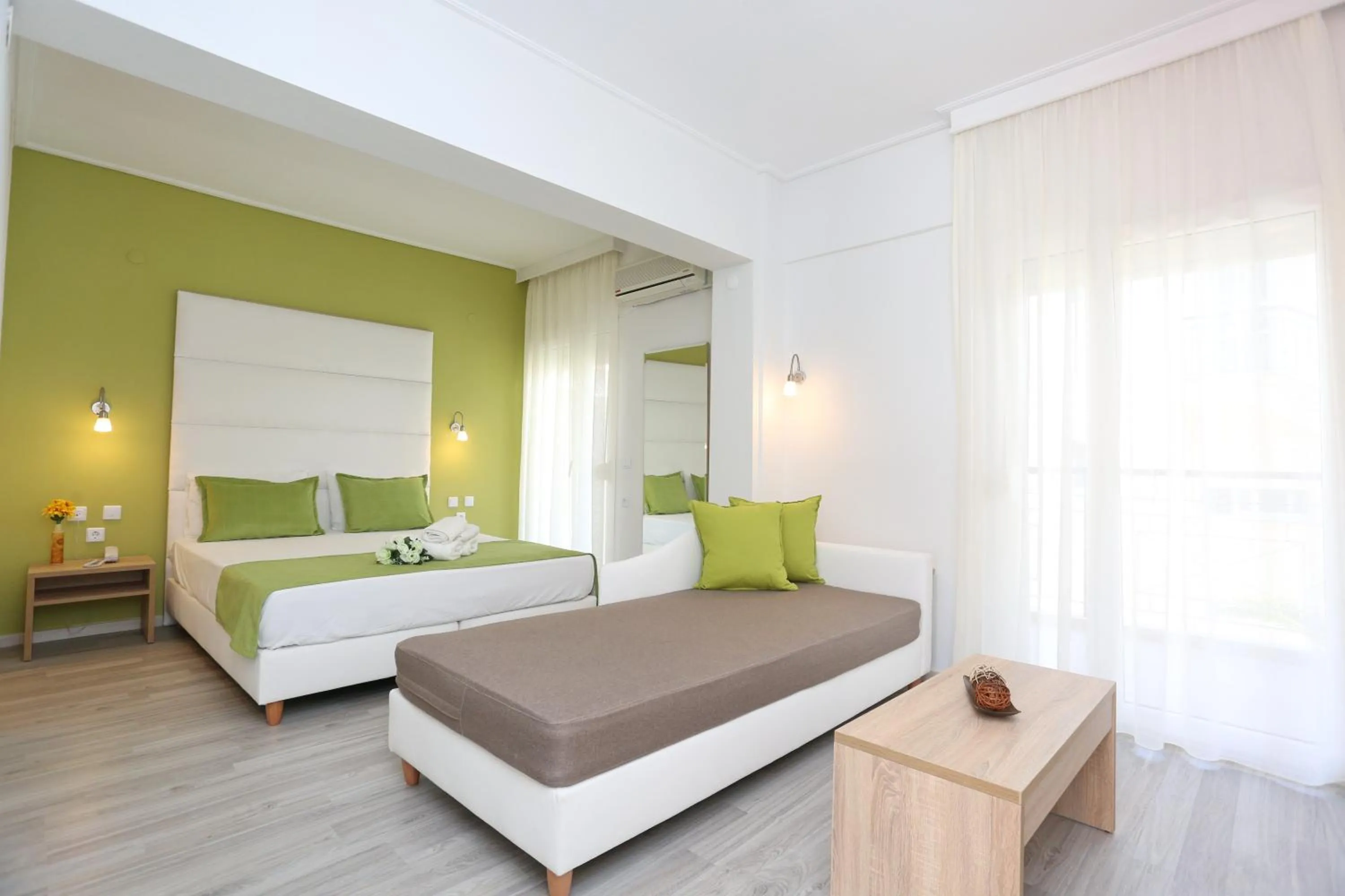 Photo of the whole room, Bed in Sun Hotel