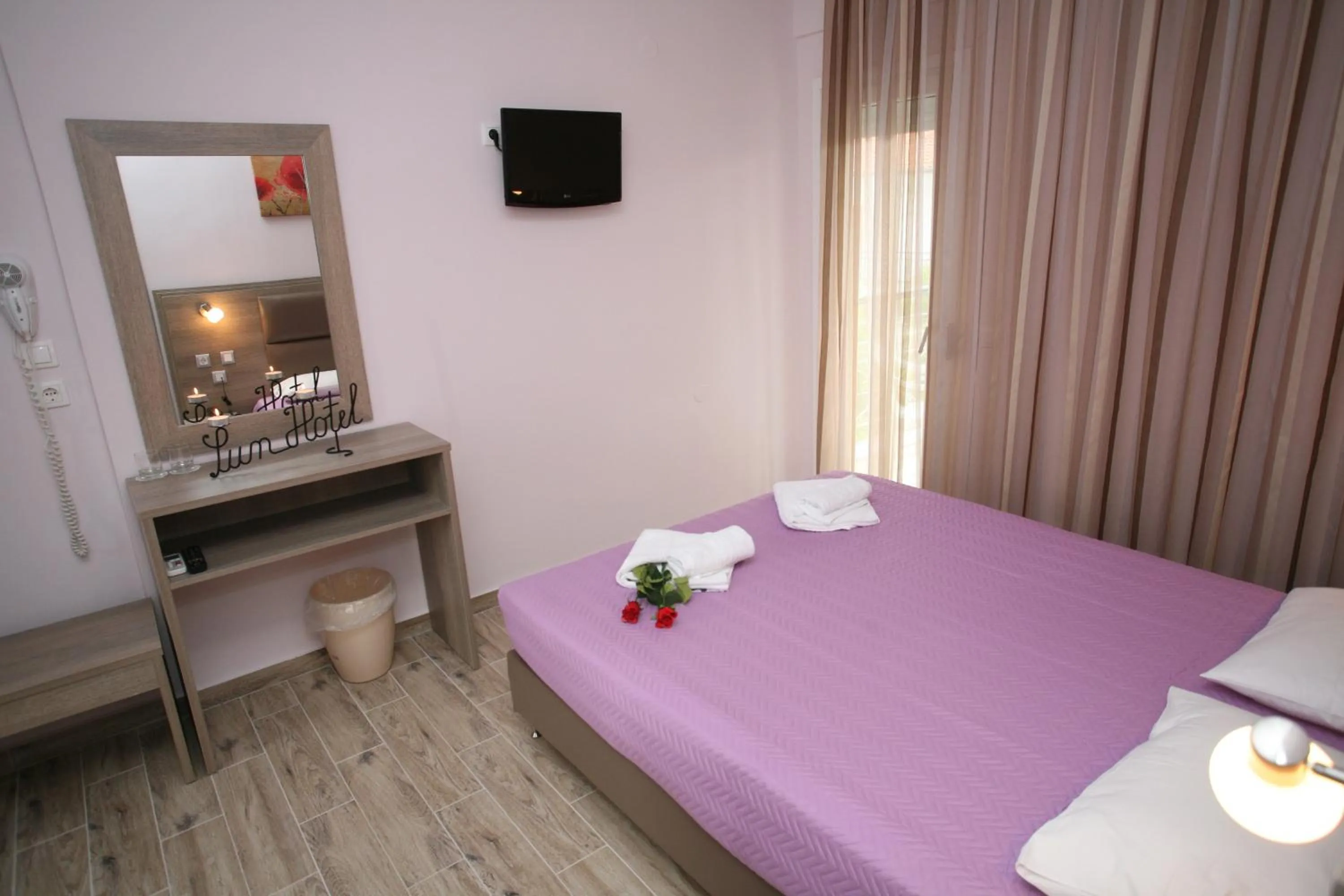 TV and multimedia, Bed in Sun Hotel