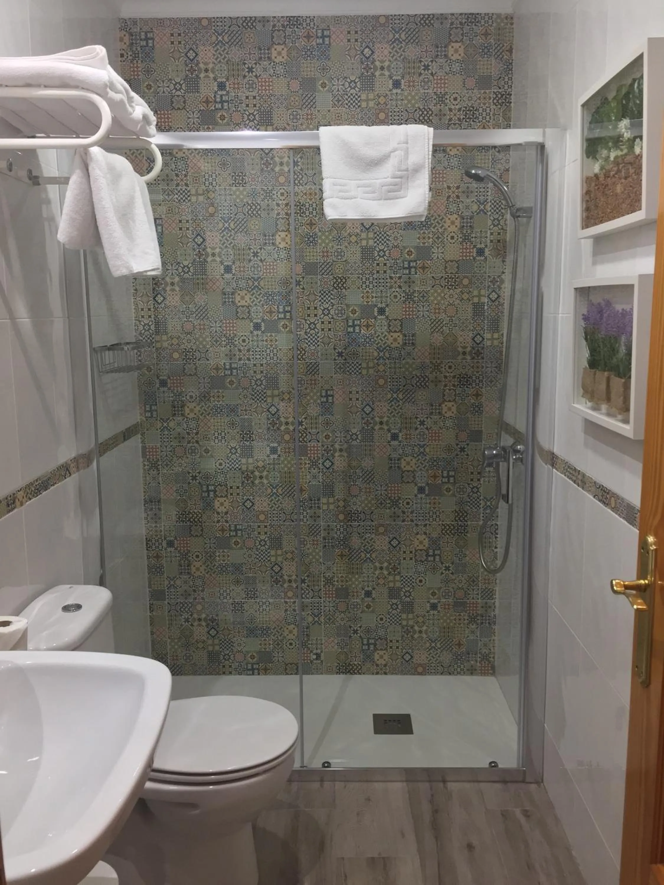 Shower in Hotel La Posada