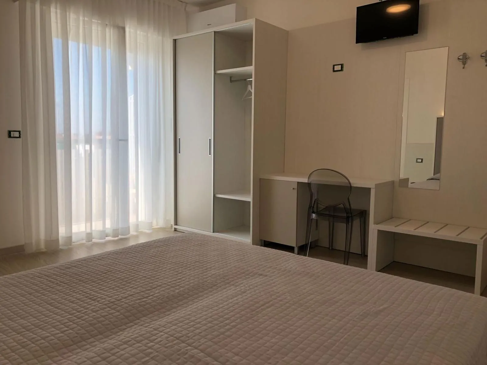 Photo of the whole room, Bed in Hotel Portofino