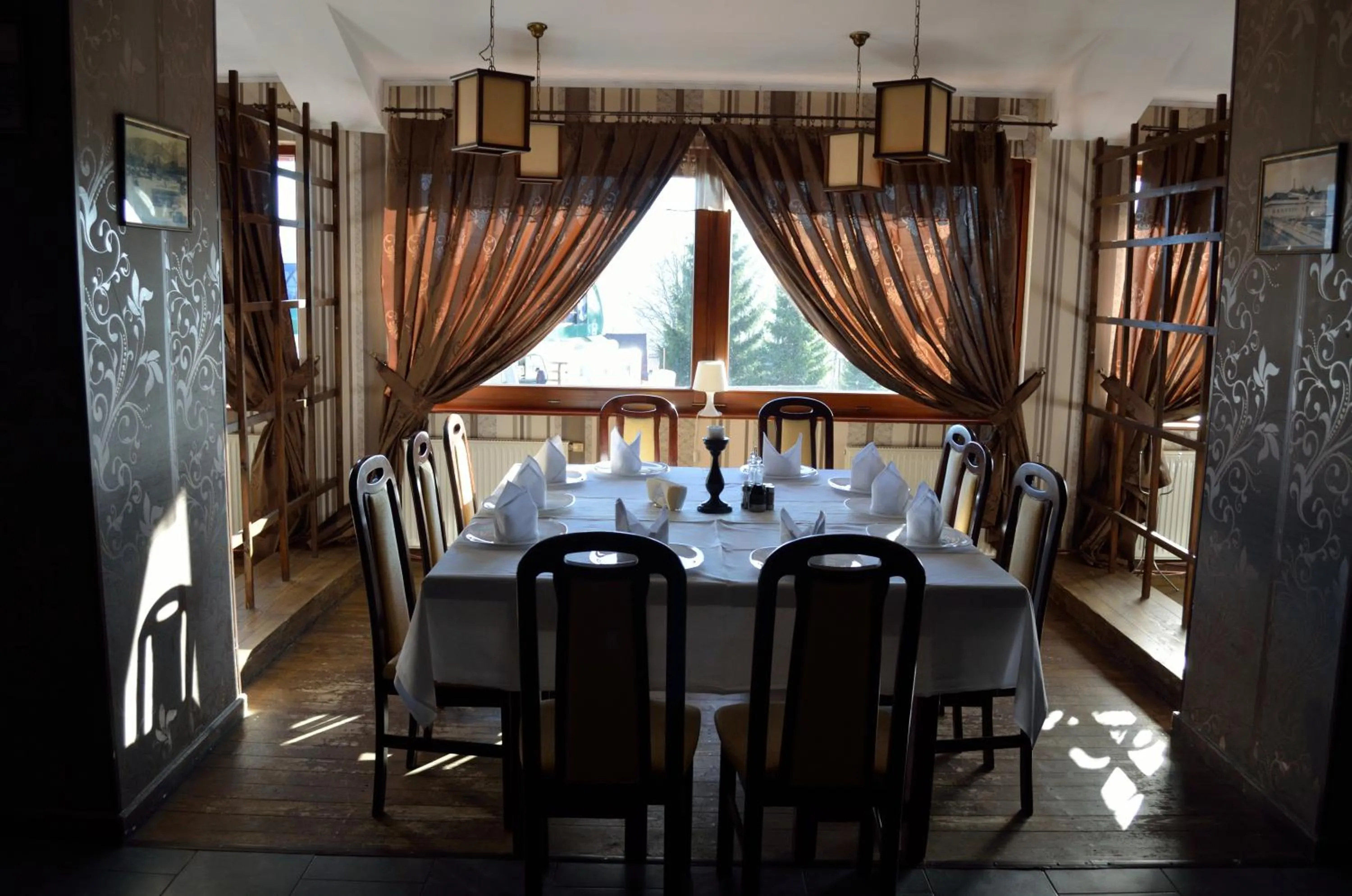 Restaurant/places to eat in Hotel Rusu