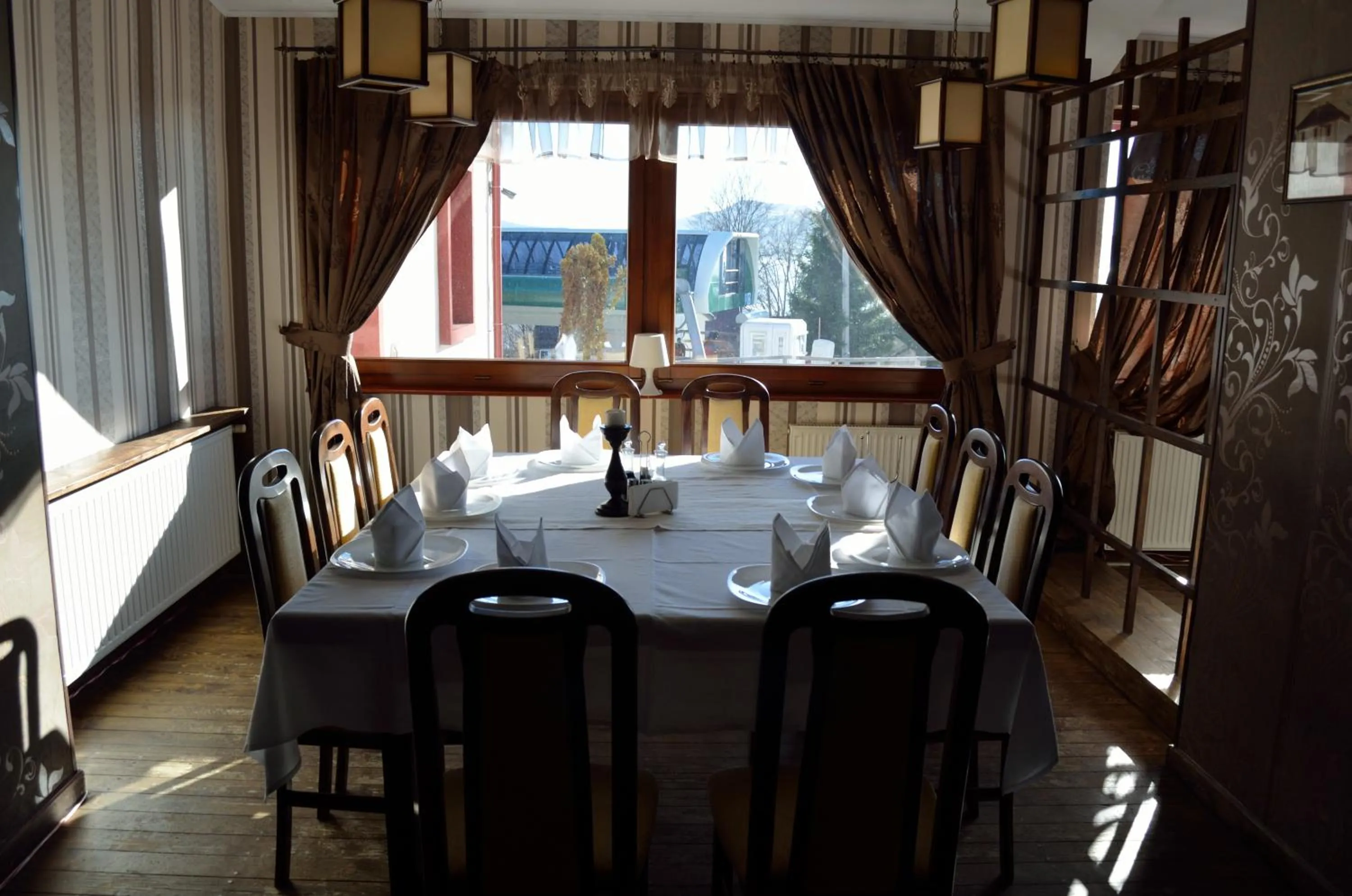 Restaurant/places to eat in Hotel Rusu