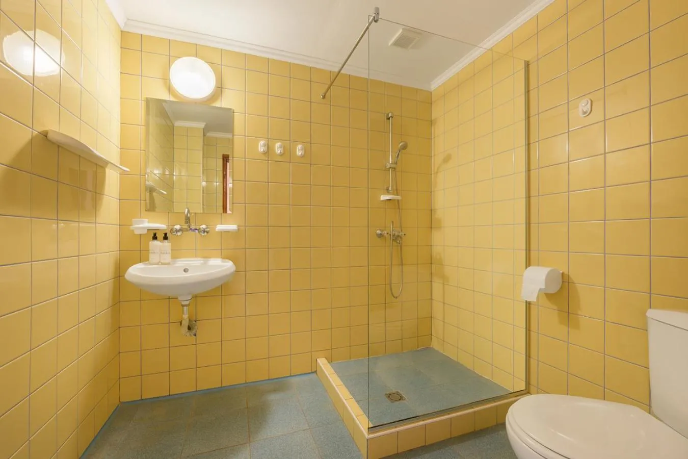 Shower in Morski Briag Hotel