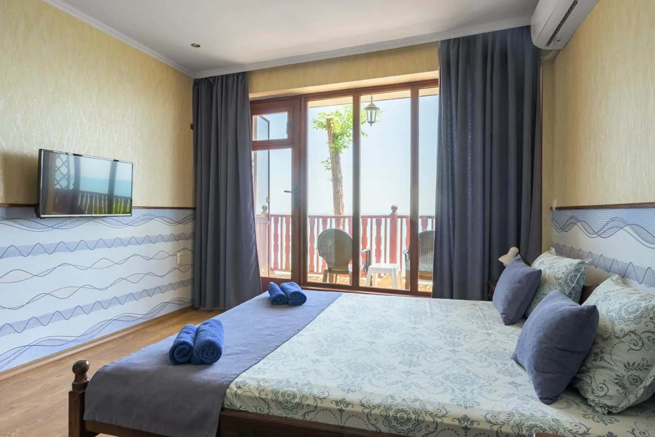 Bed in Morski Briag Hotel