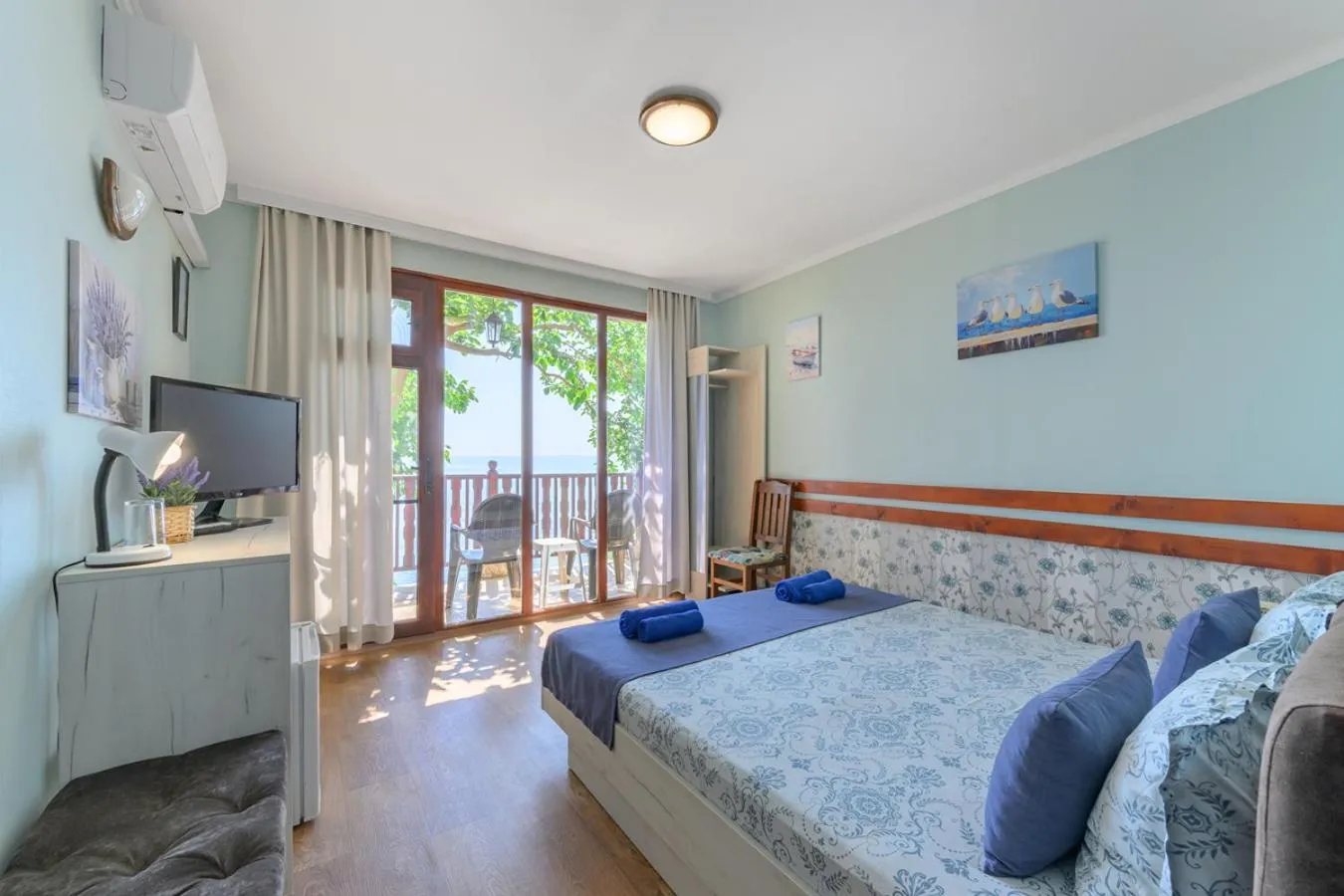 Bed in Morski Briag Hotel