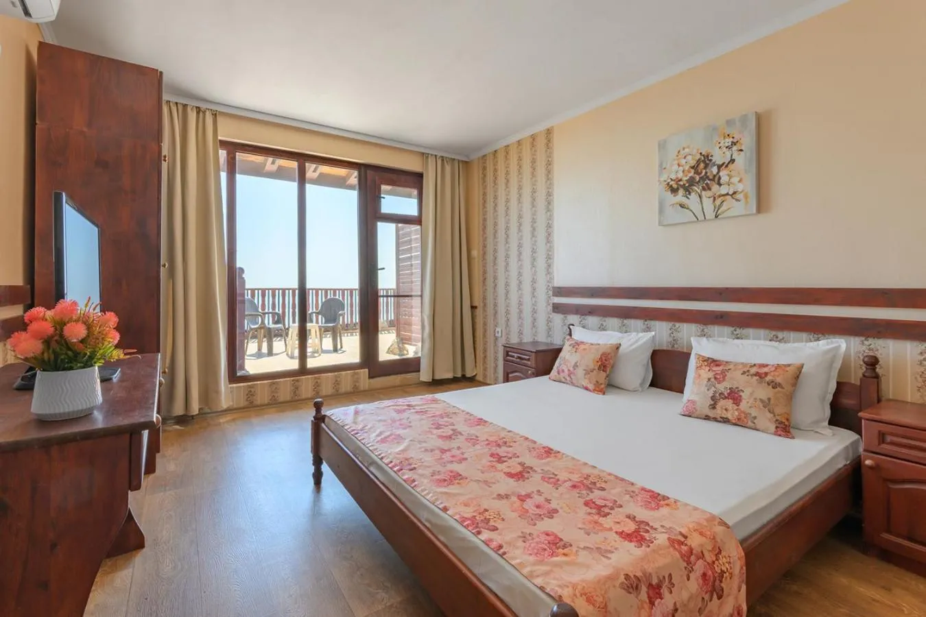 Bed in Morski Briag Hotel
