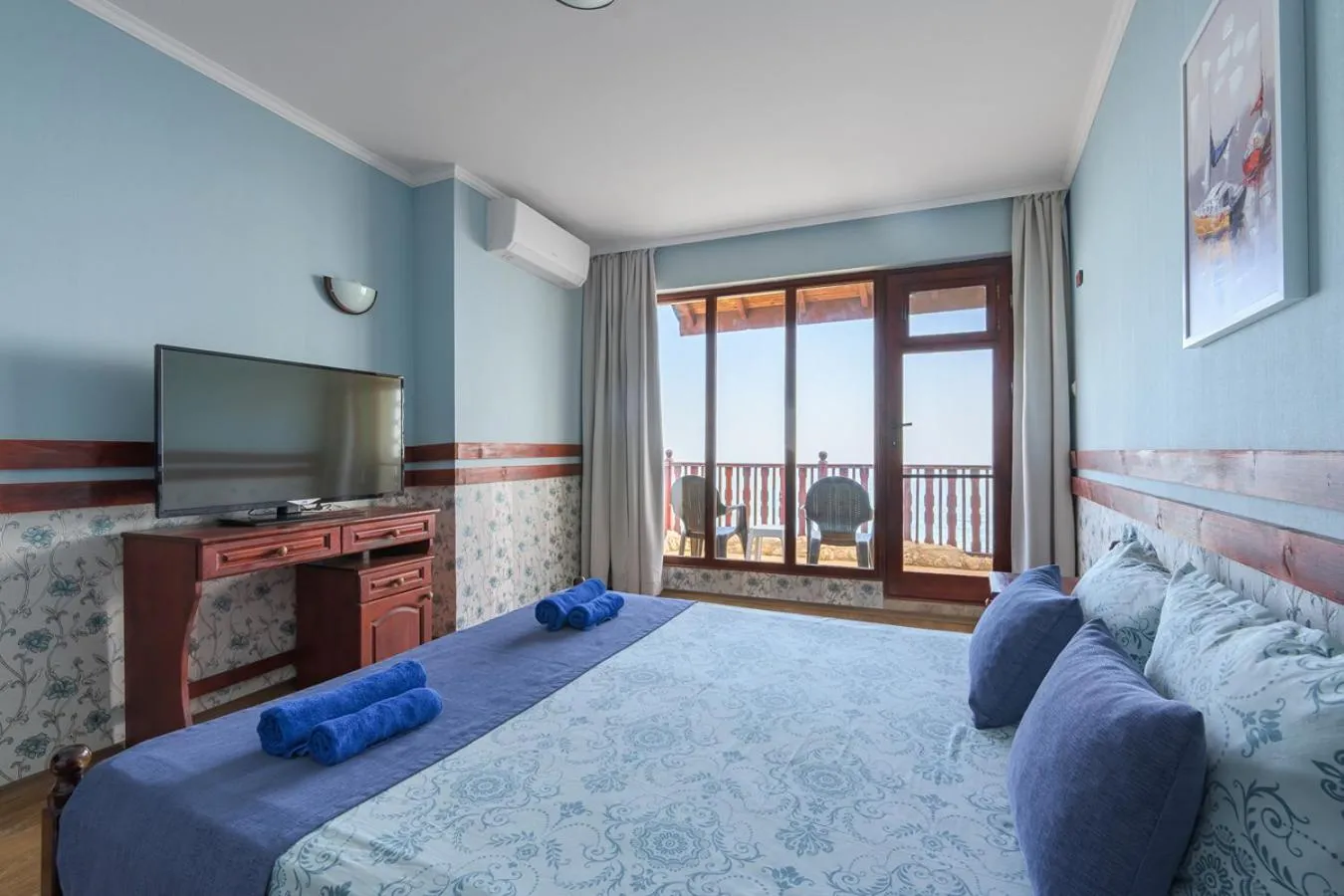 Bed in Morski Briag Hotel